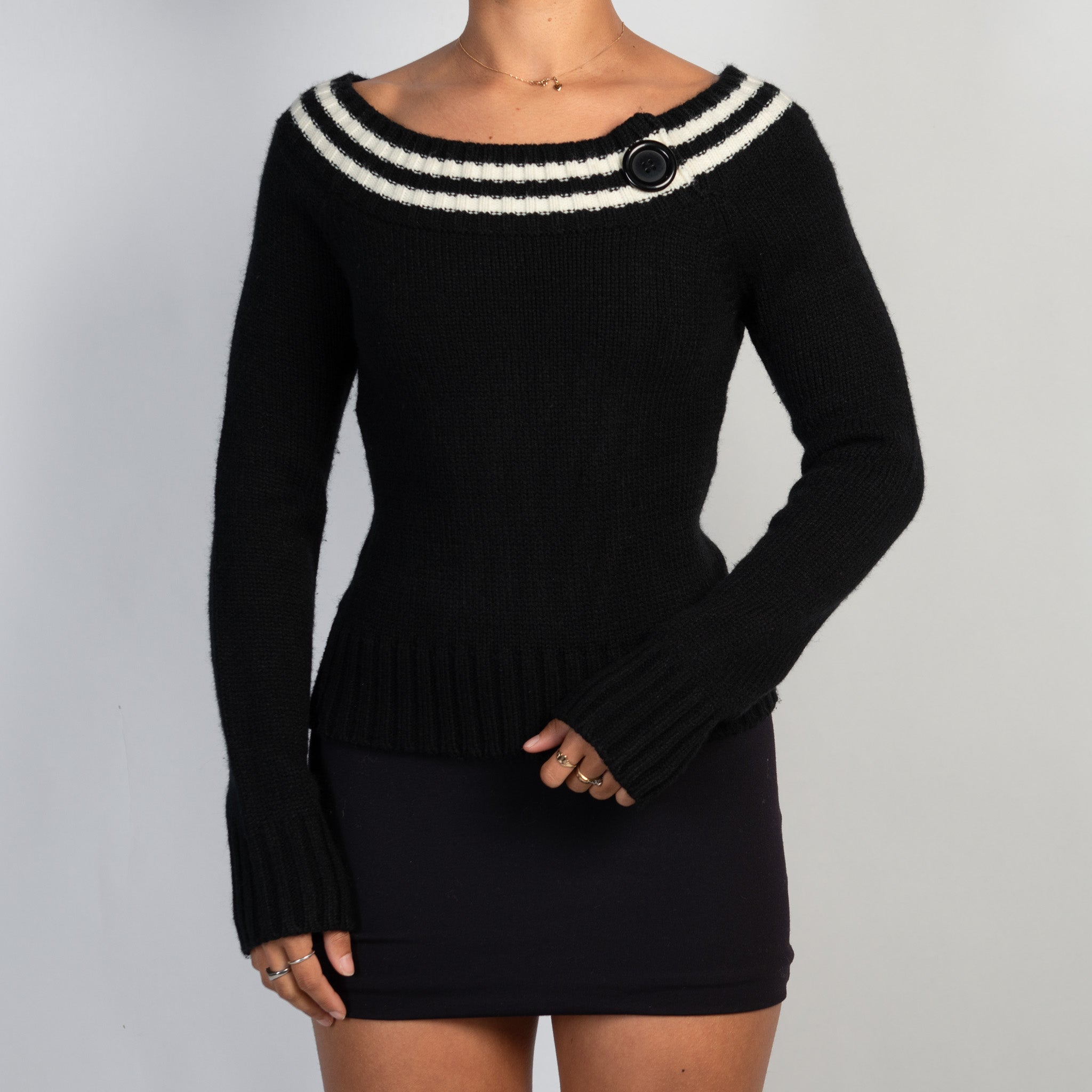 B&W BUTTON KNIT TOP