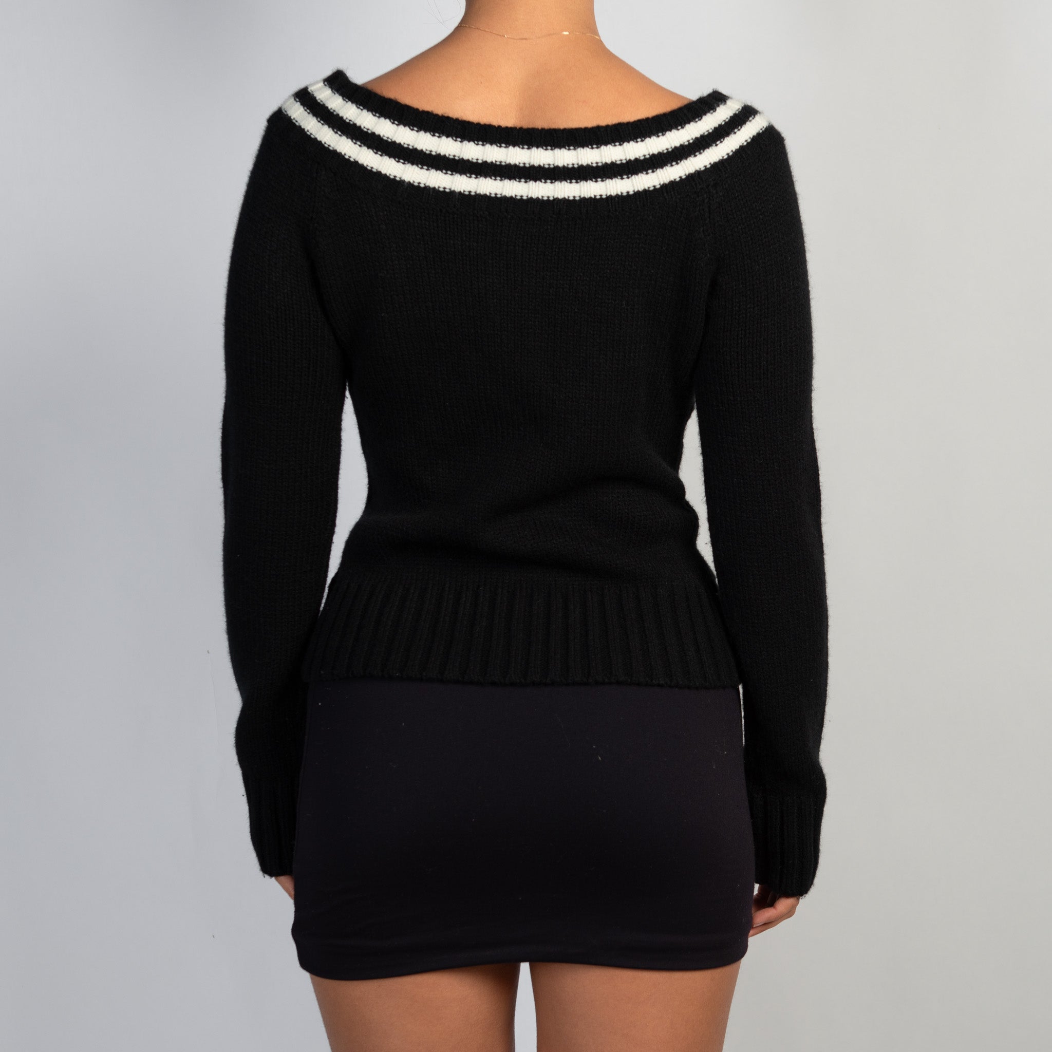 B&W BUTTON KNIT TOP