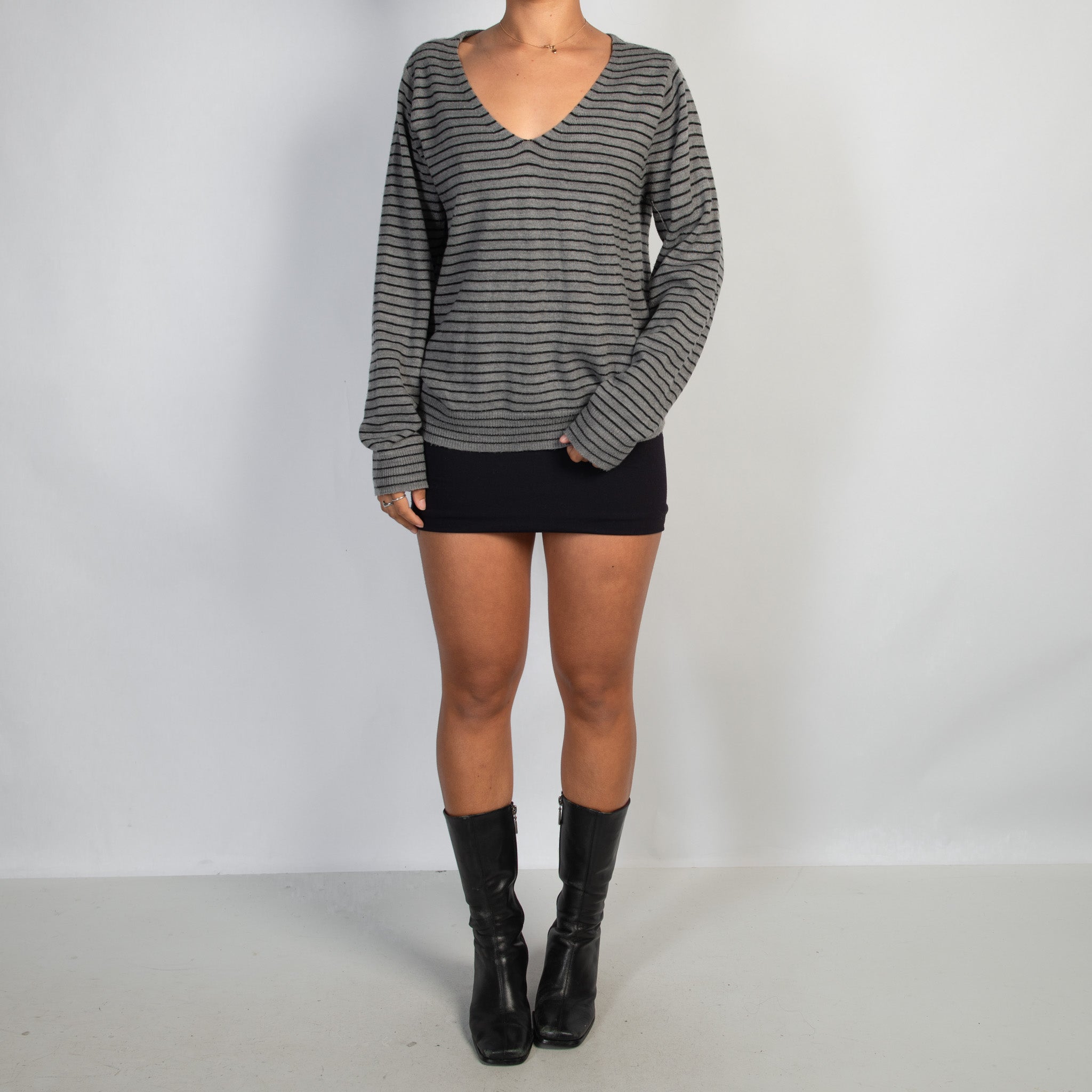 STRIPE THIN KNIT SWEATER