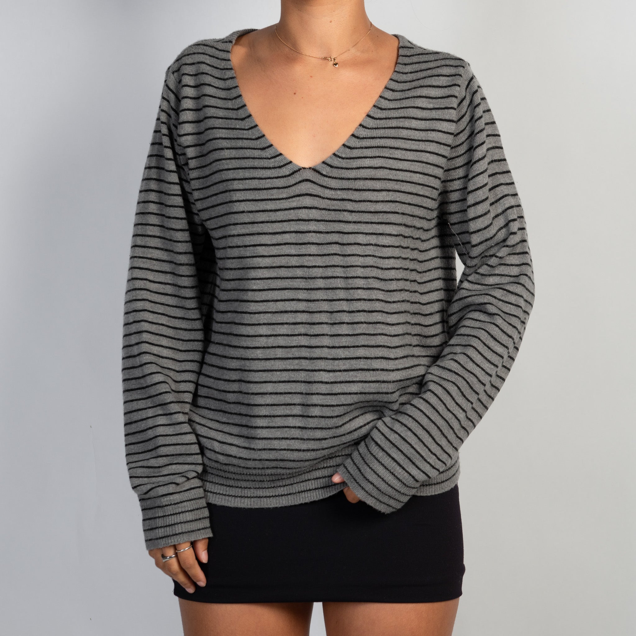 STRIPE THIN KNIT SWEATER