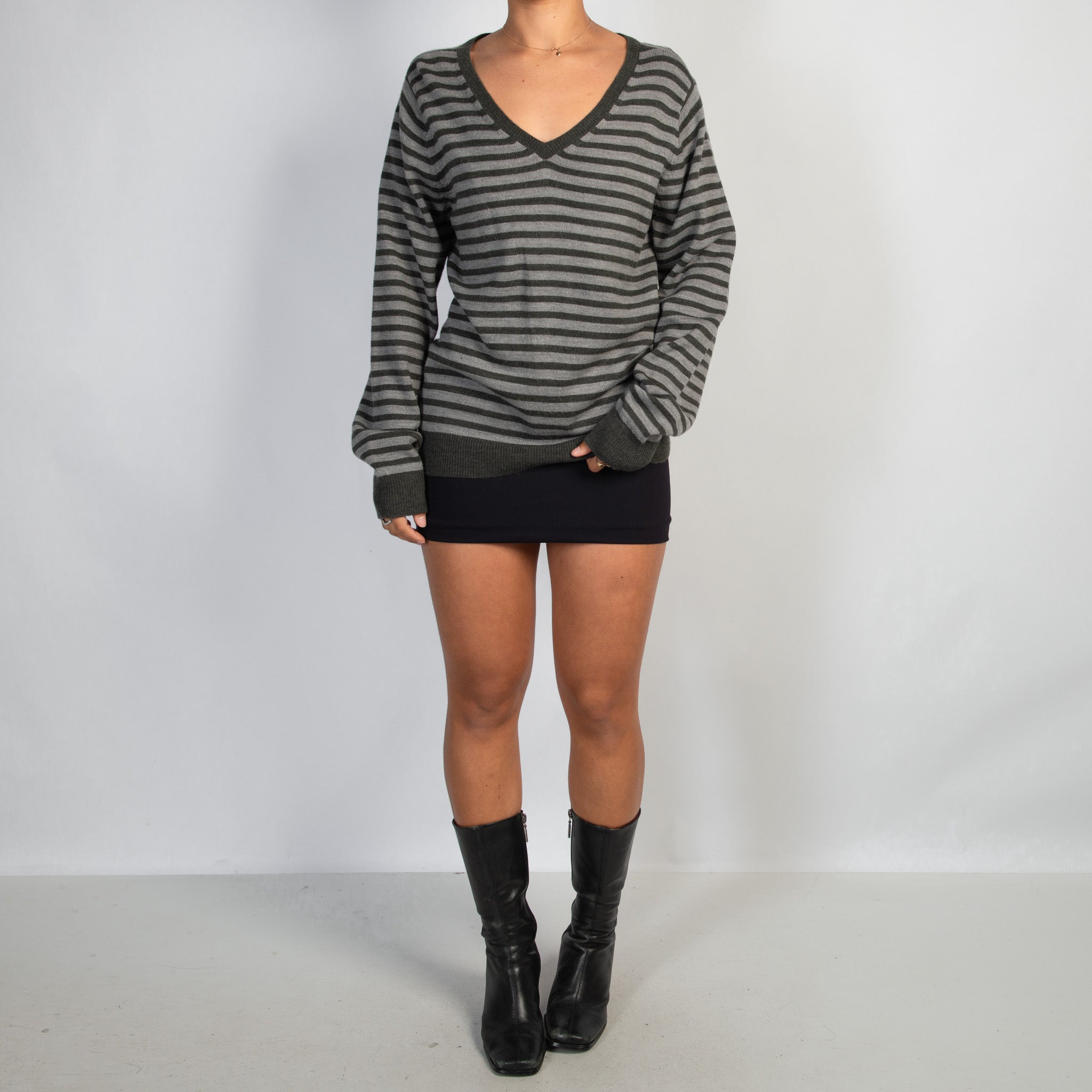 STRIPE THIN KNIT SWEATER