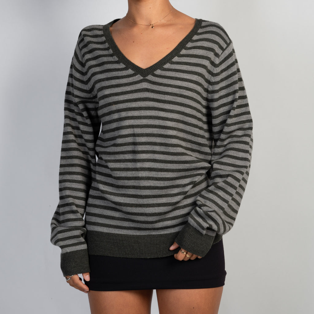 STRIPE THIN KNIT SWEATER