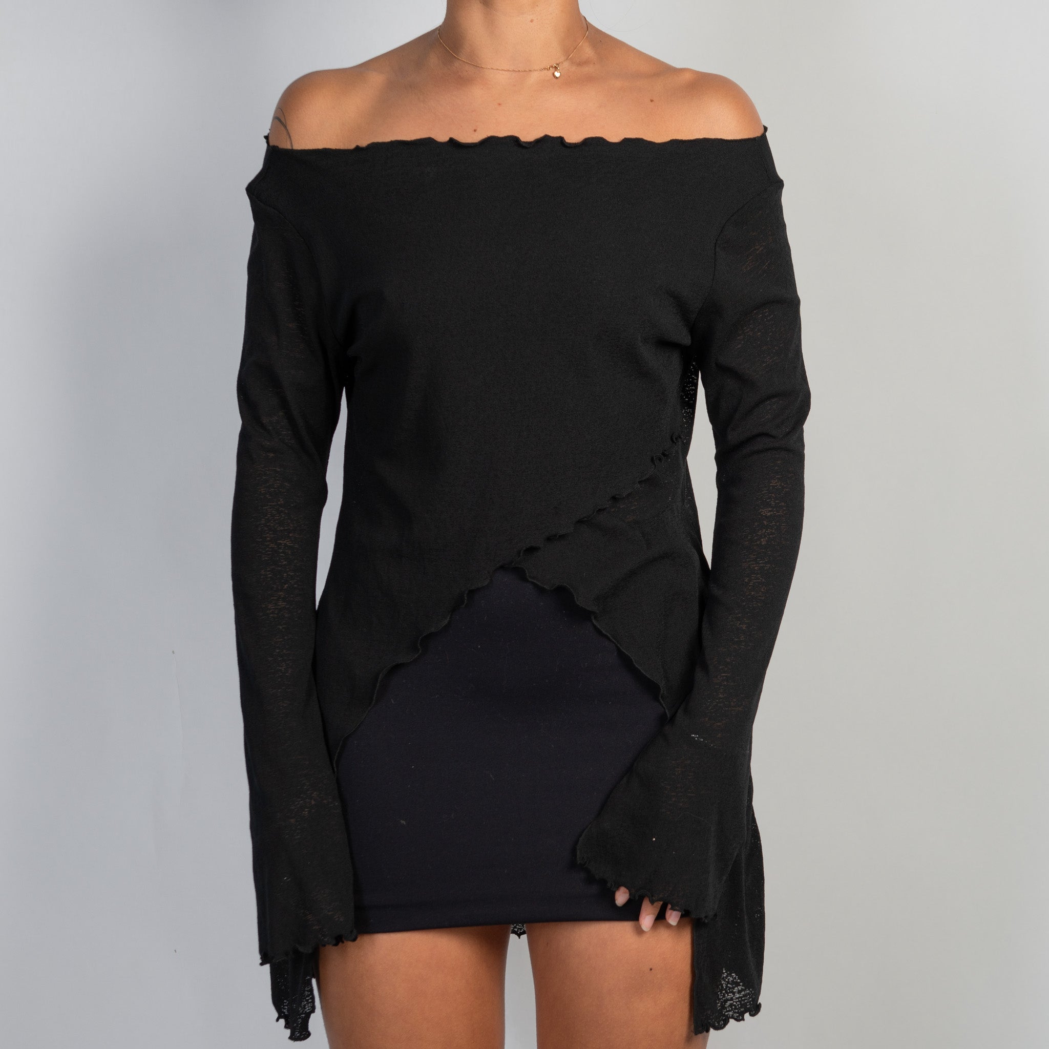 BLACK MESH LONG SLEEVE TOP