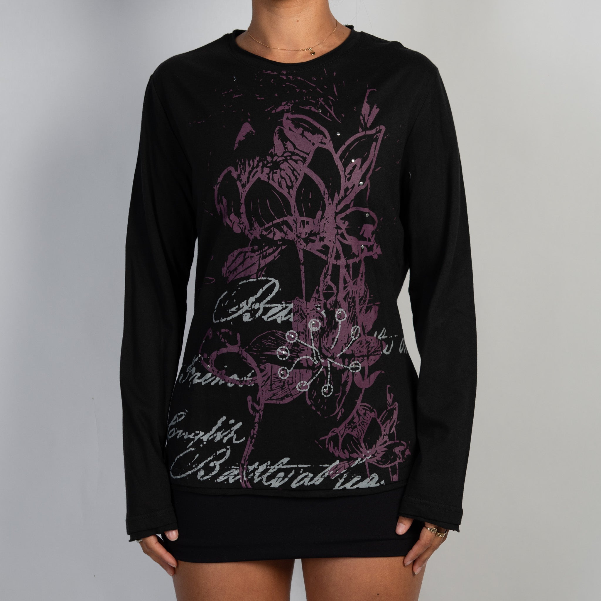 BLACK GRAPHIC TOP