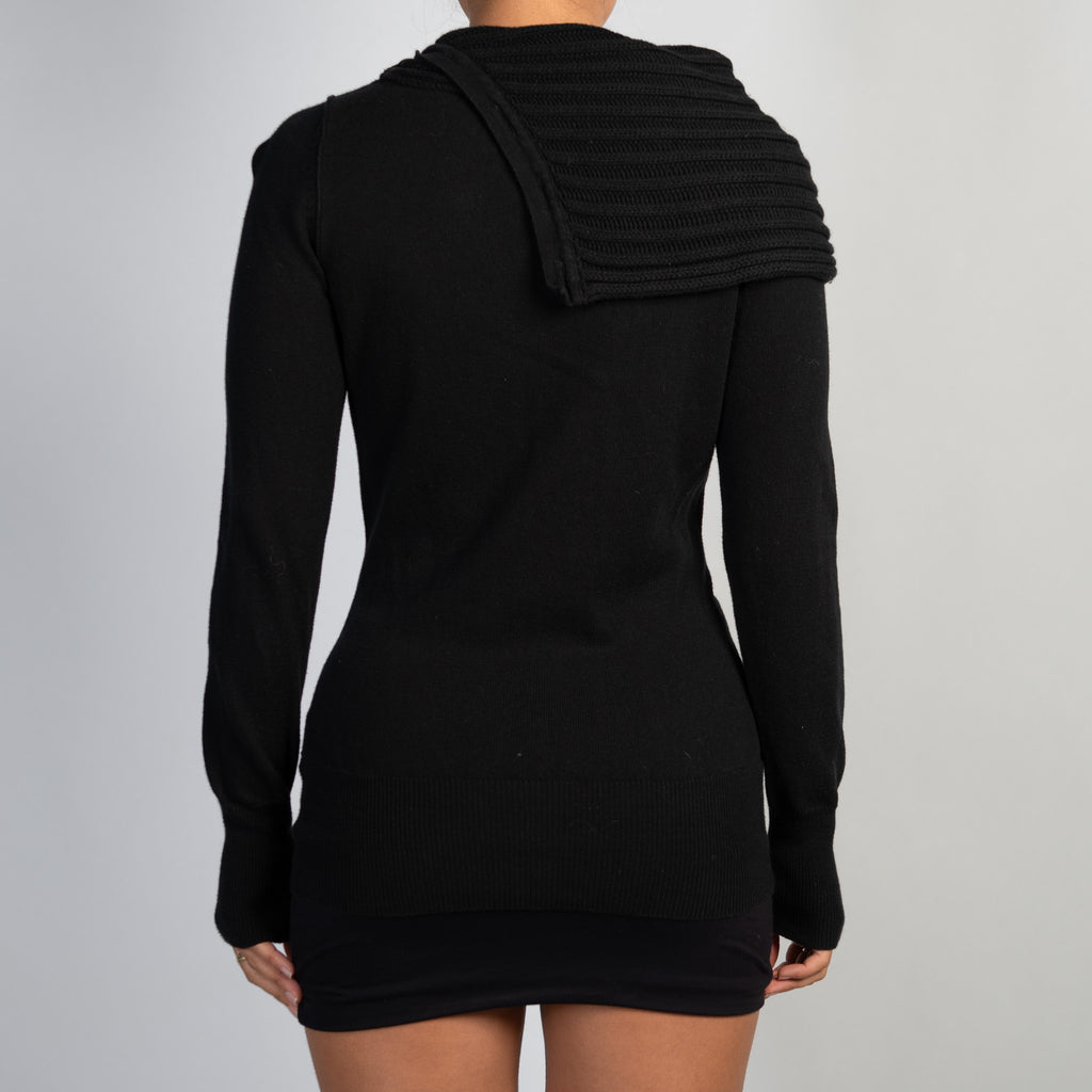 BLACK BUTTON KNIT TOP