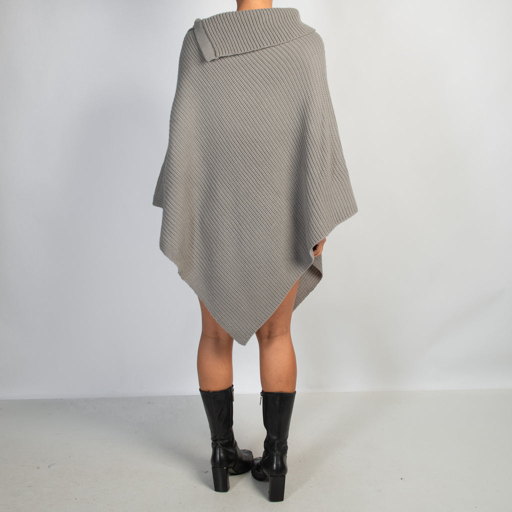 GREY KNIT PONCHO