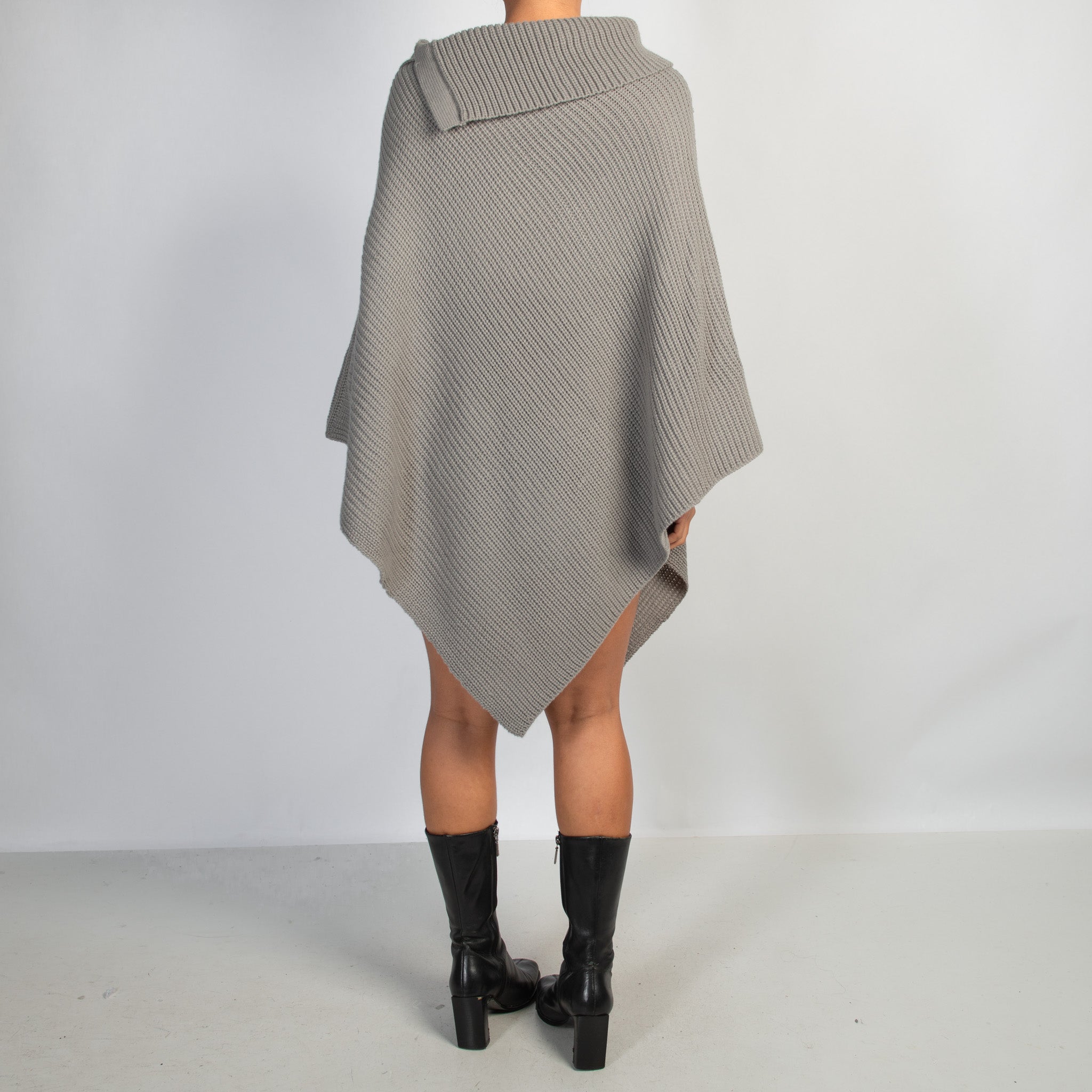 GREY KNIT PONCHO