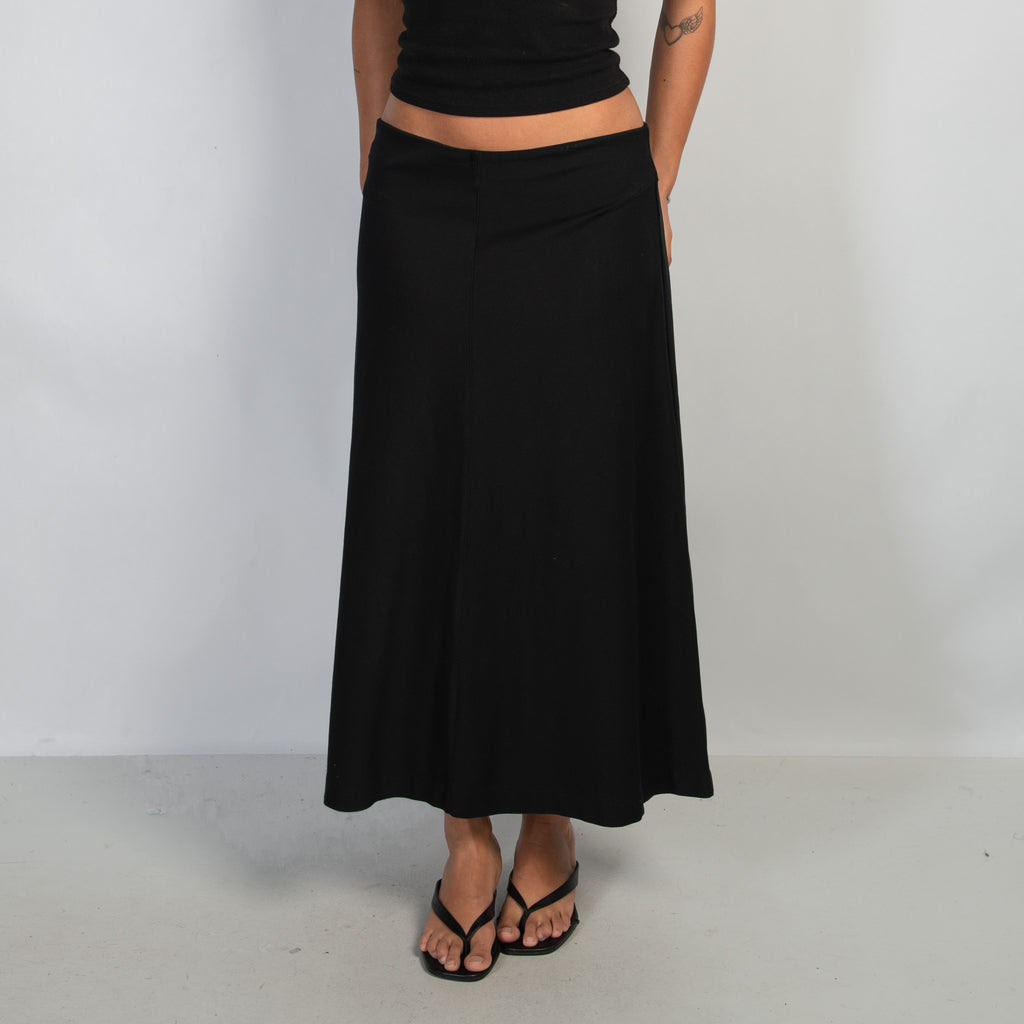 BLACK STRETCH MIDI SKIRT