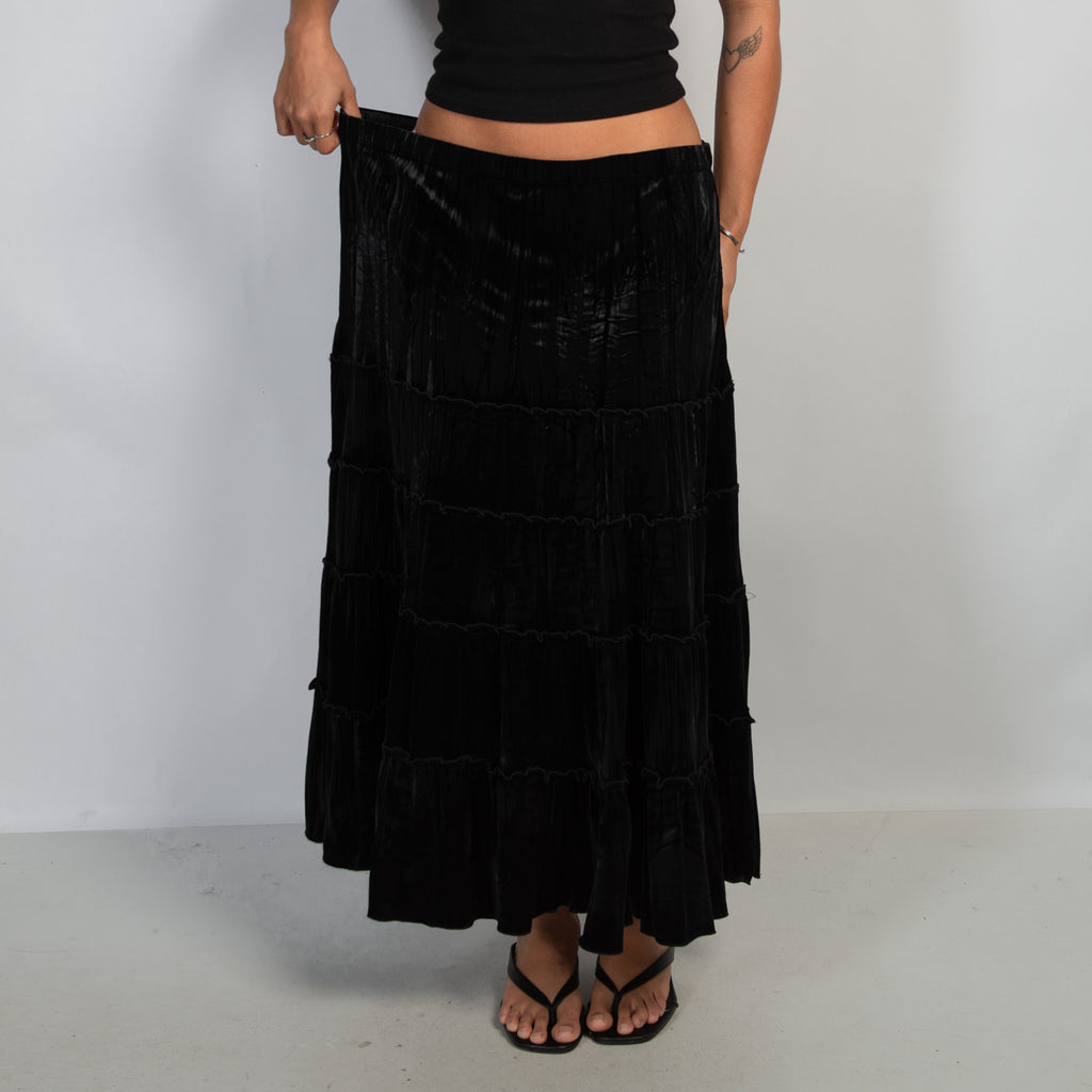 BLACK VELOUR LONGLINE SKIRT