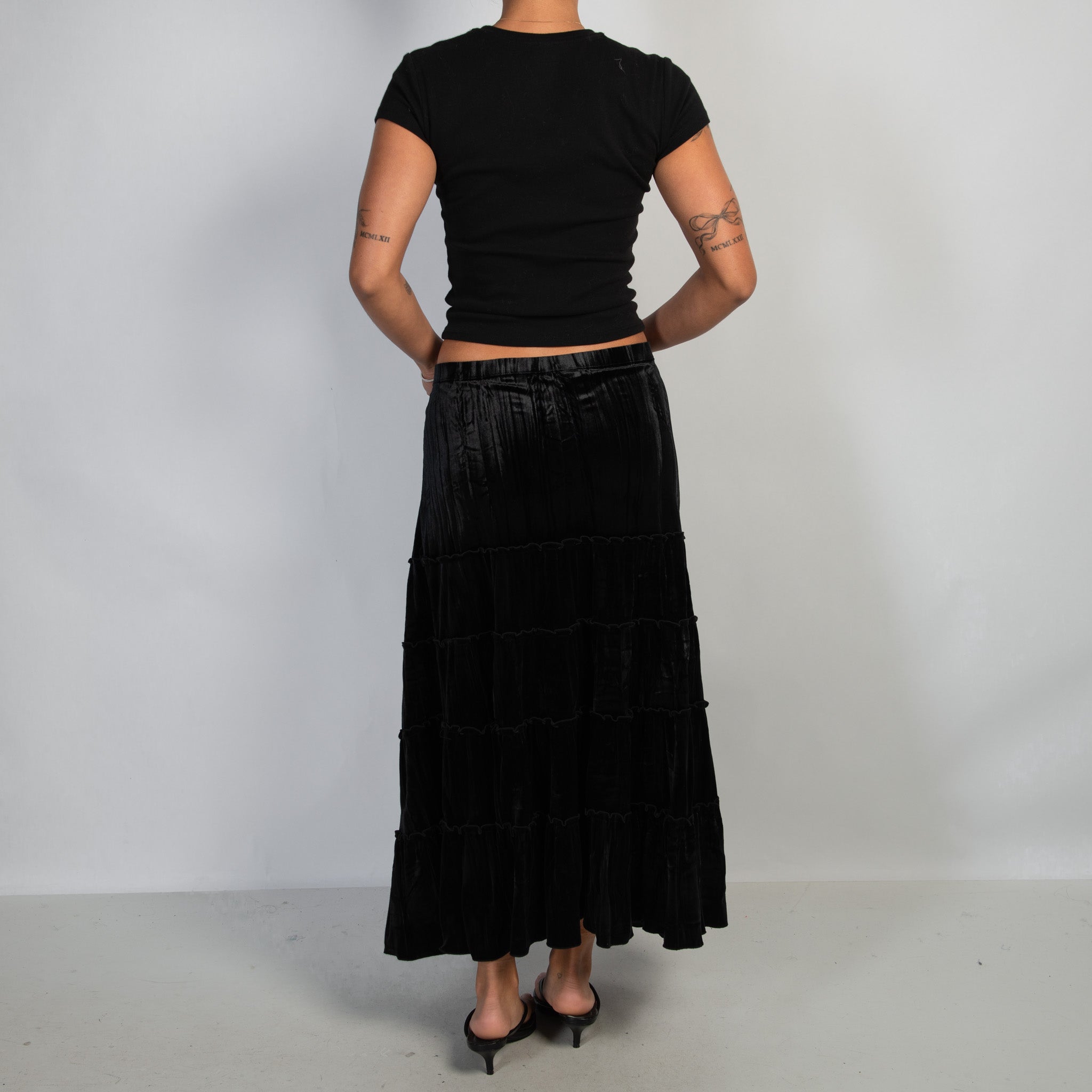 BLACK VELOUR LONGLINE SKIRT