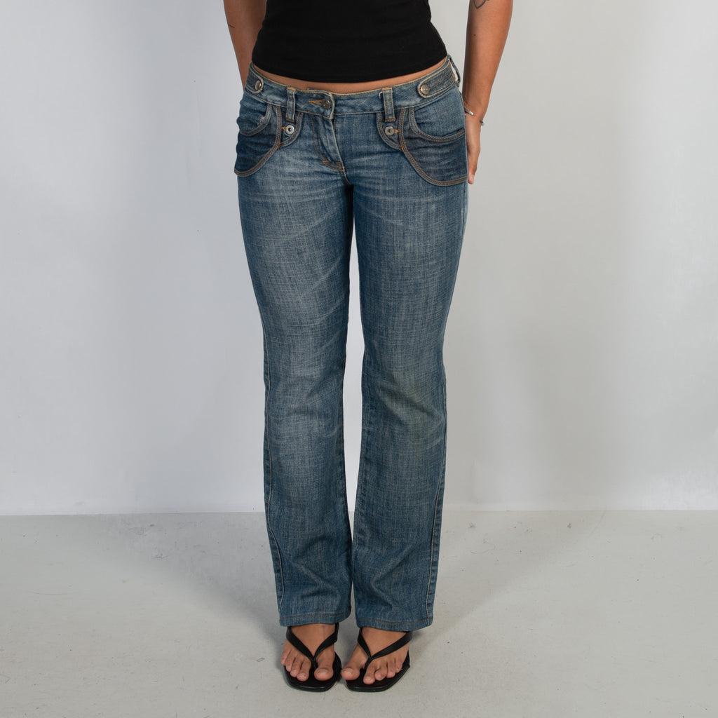 LOW RISE BOOTCUT JEANS