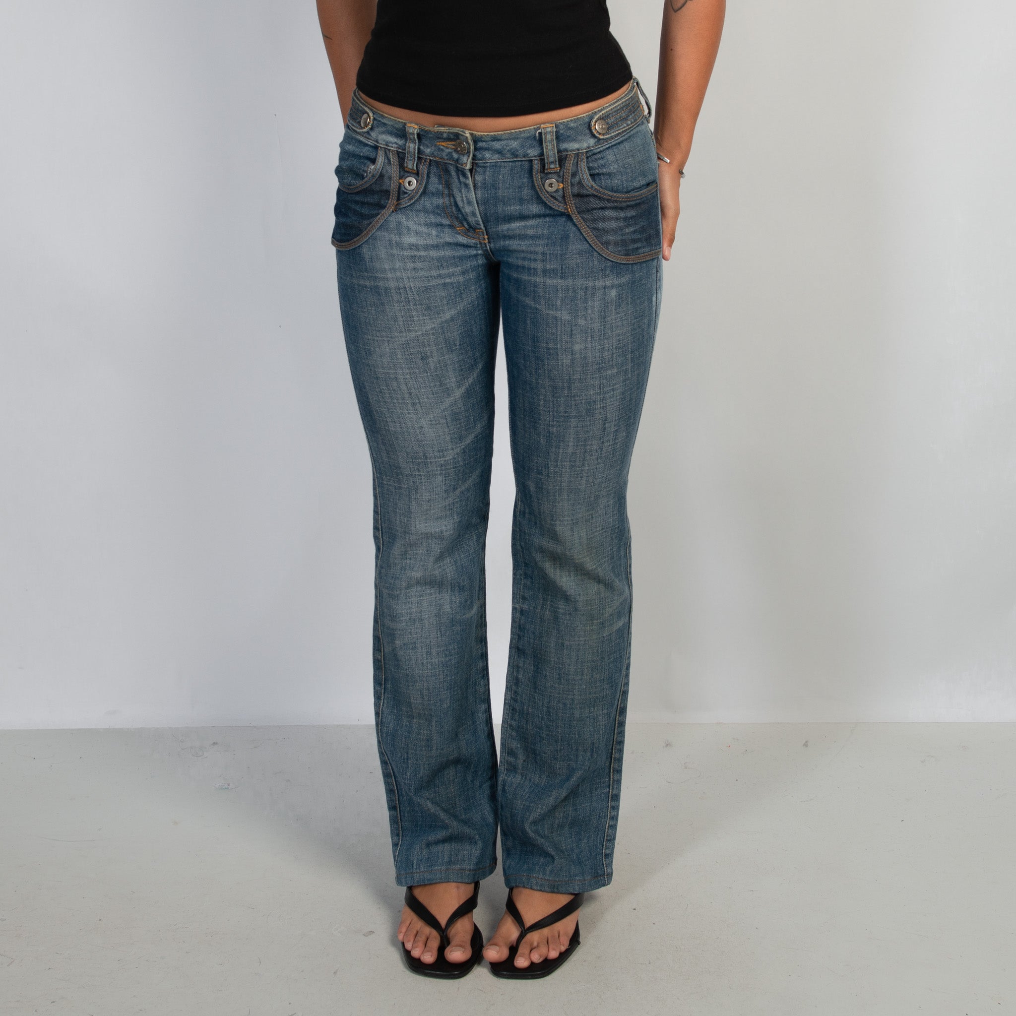 LOW RISE BOOTCUT JEANS