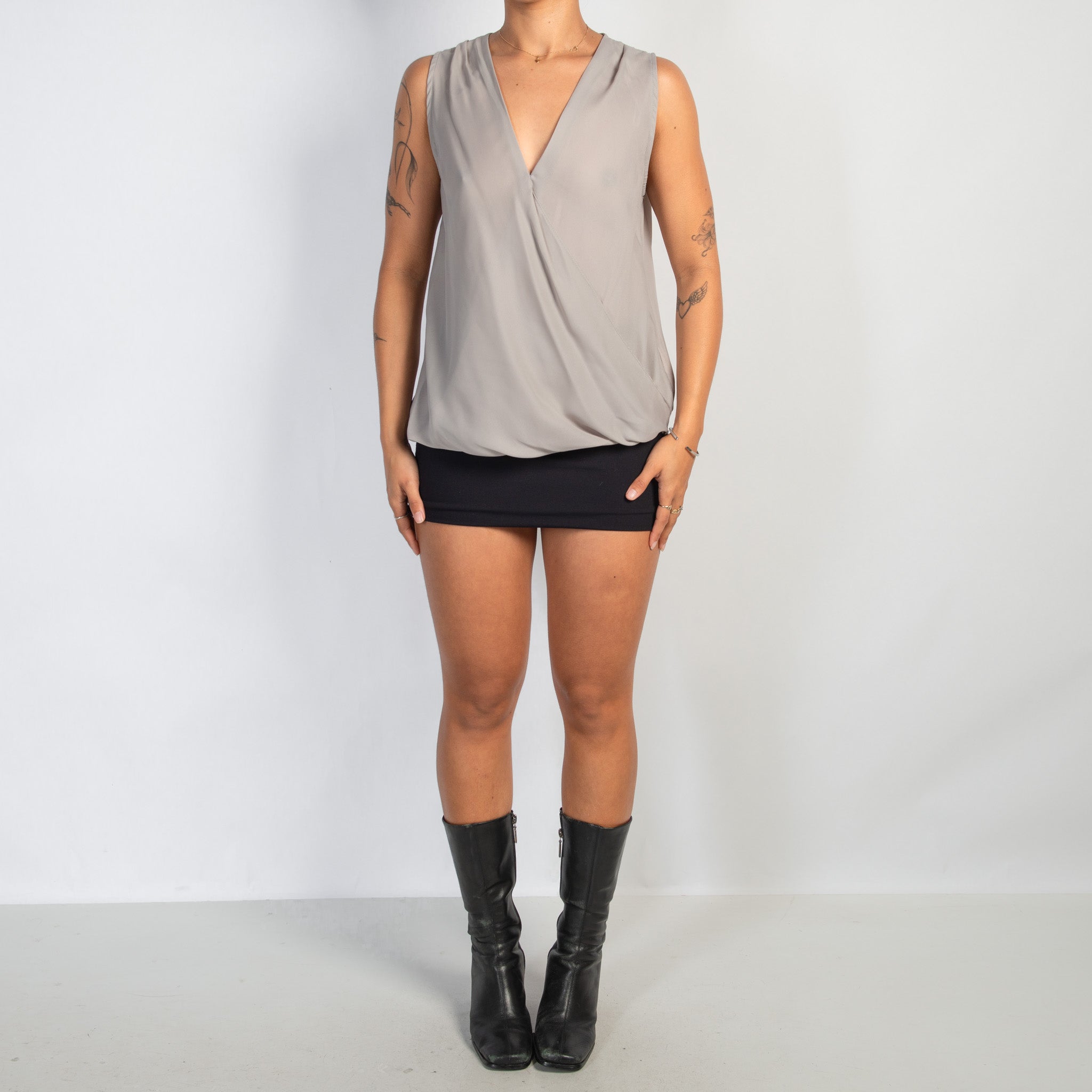 GREY CROSSOVER TOP