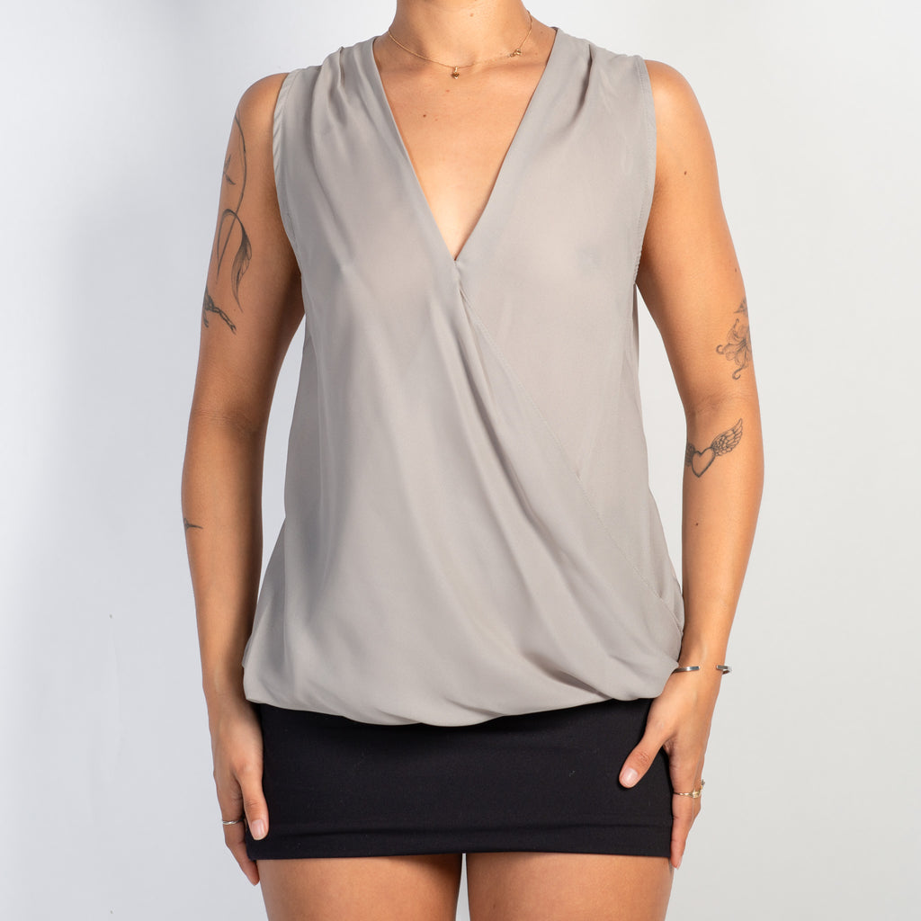 GREY CROSSOVER TOP