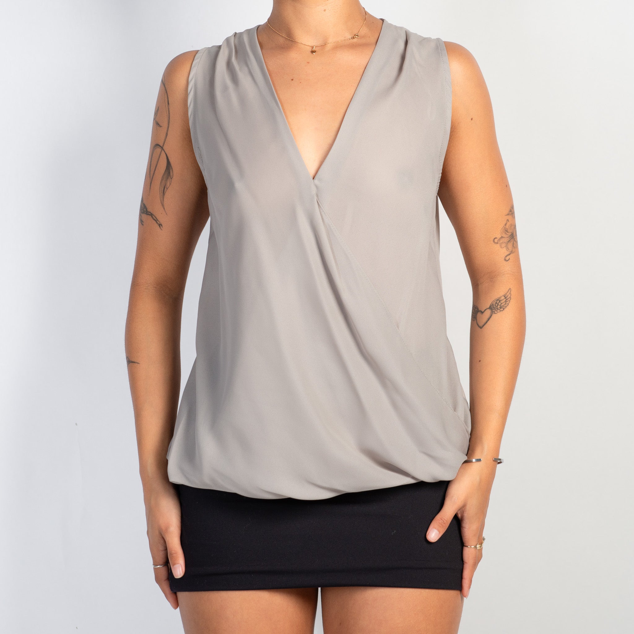 GREY CROSSOVER TOP