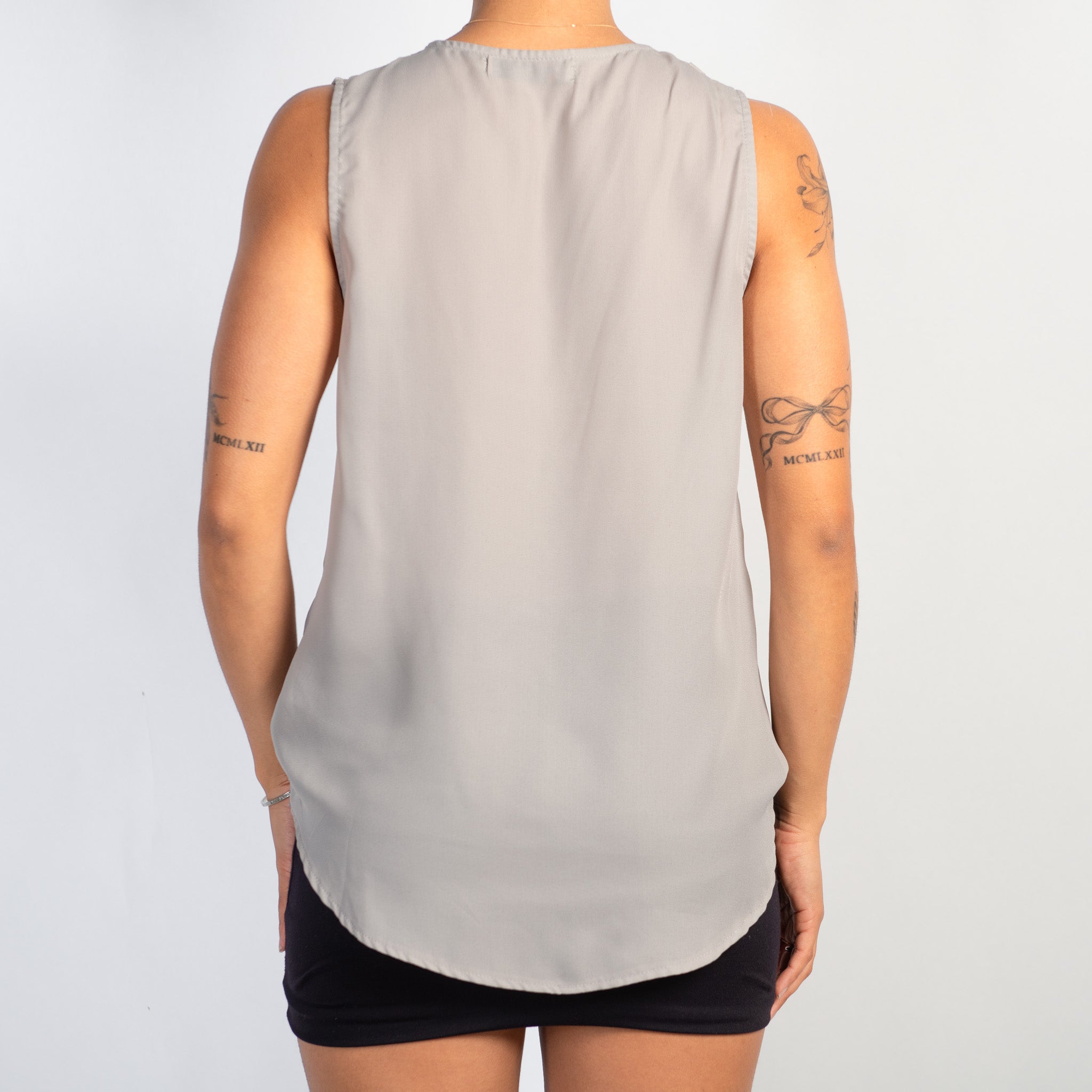 GREY CROSSOVER TOP