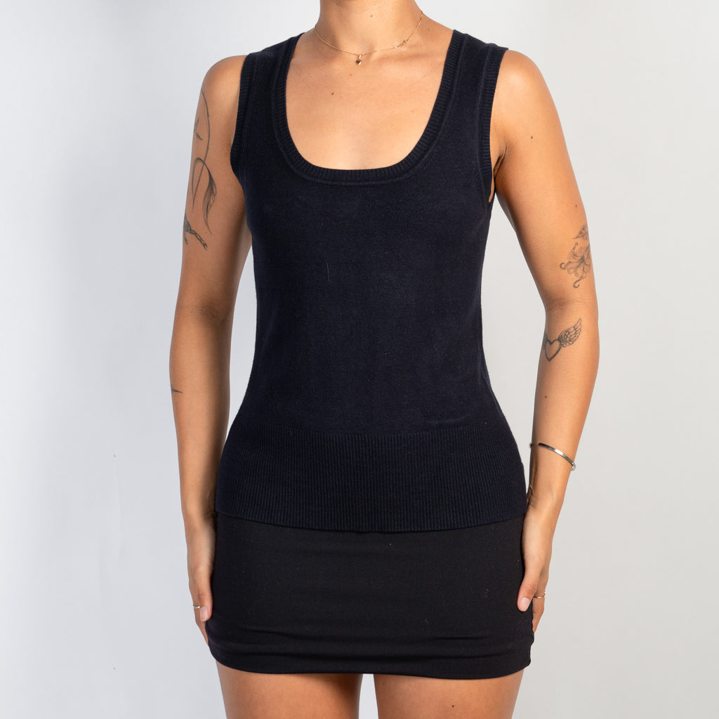 DEEP NAVY KNIT VEST