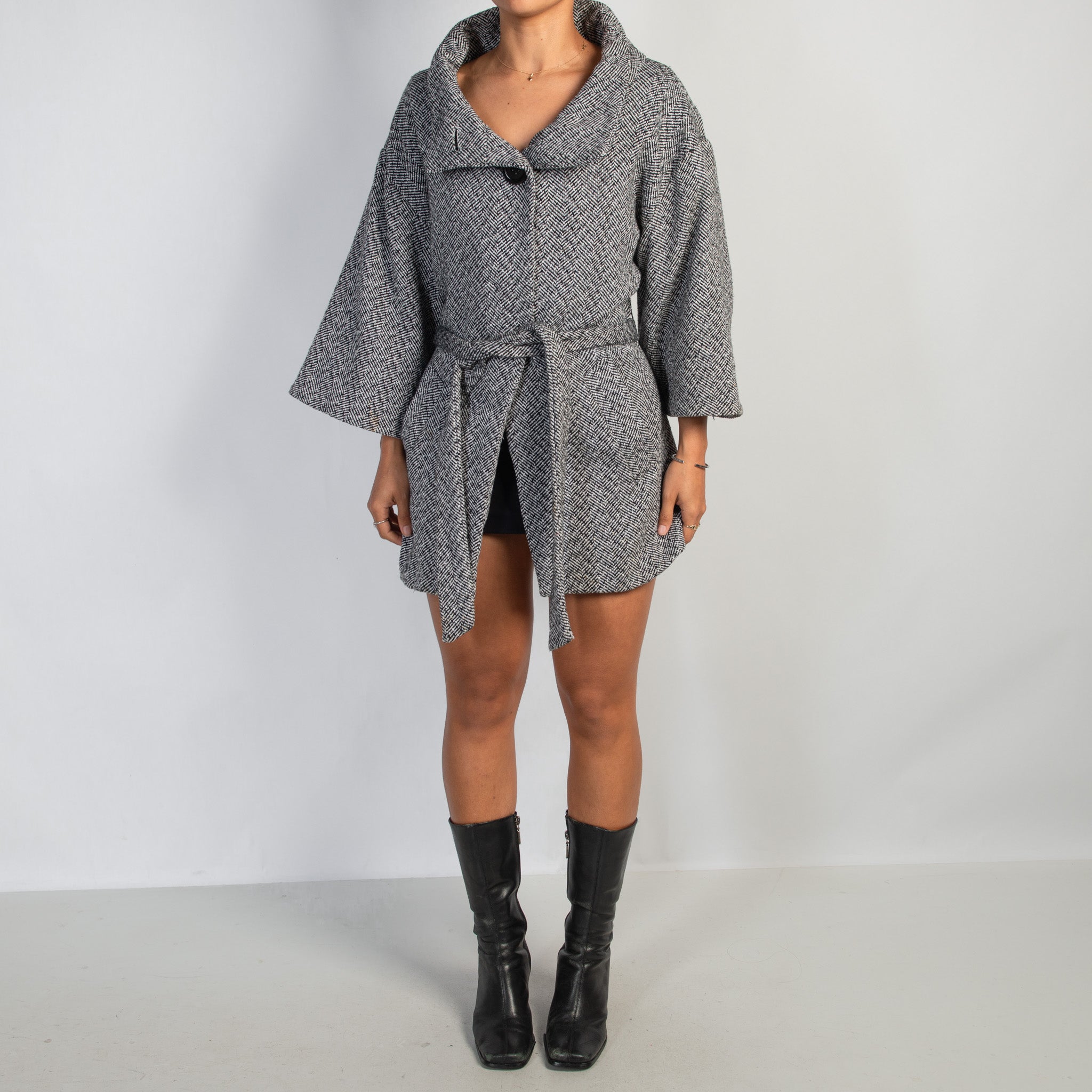 B&W FUNNEL NECK JACKET