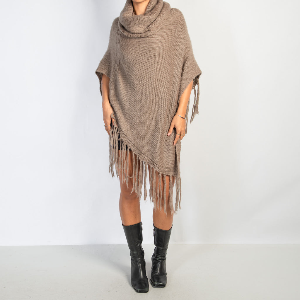 BROWN KNIT PONCHO