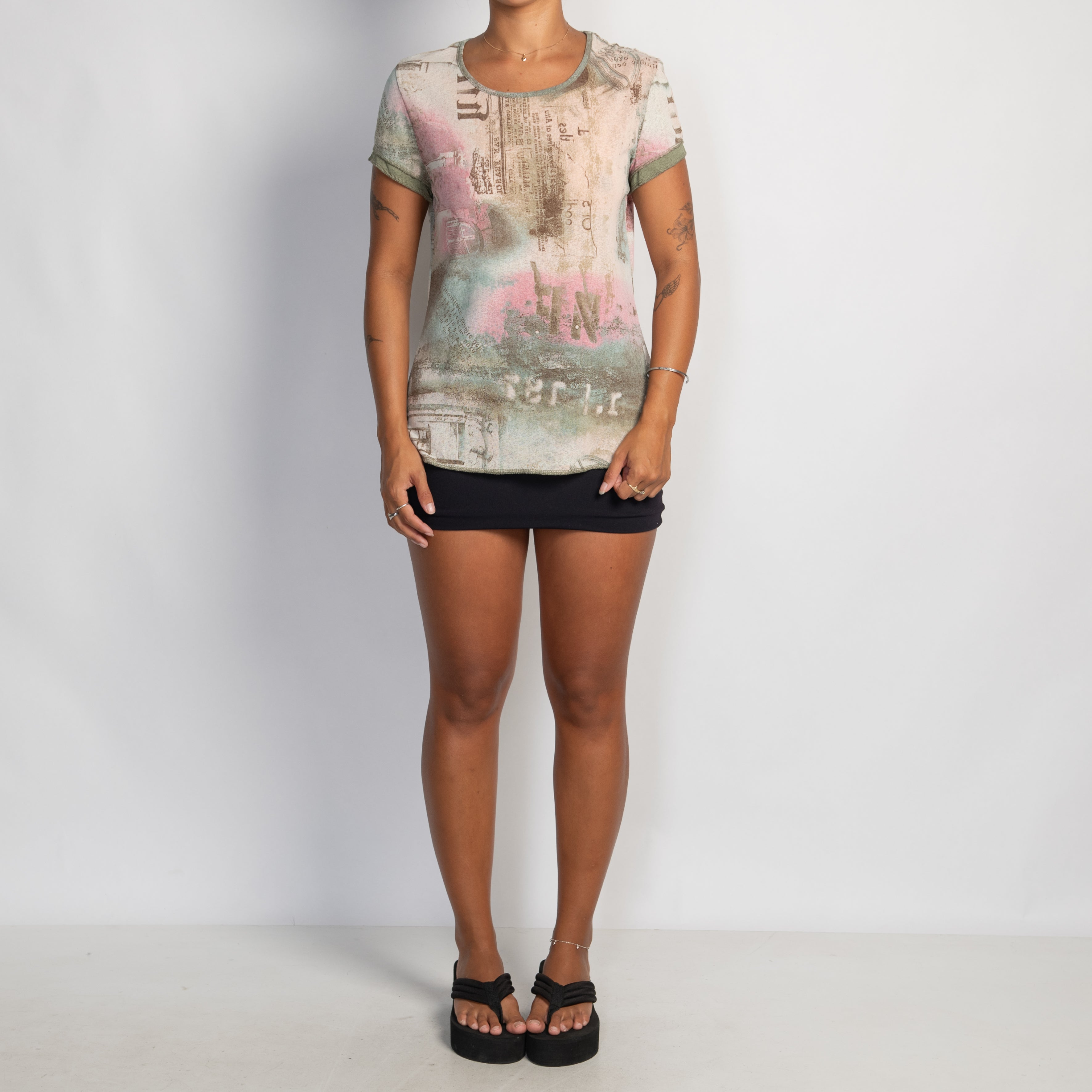GRAPHIC MESH TEE