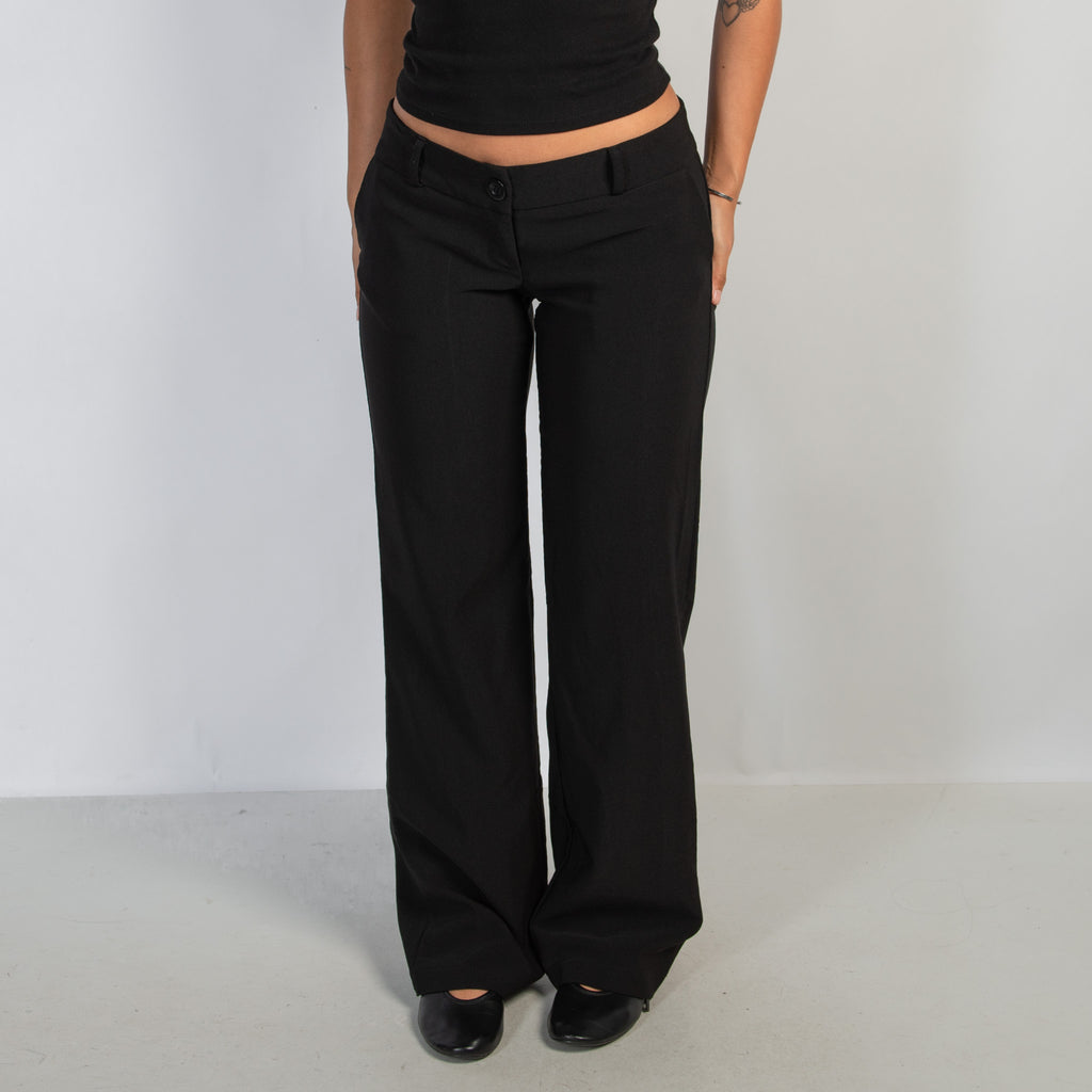 BLACK LOW RISE TROUSERS