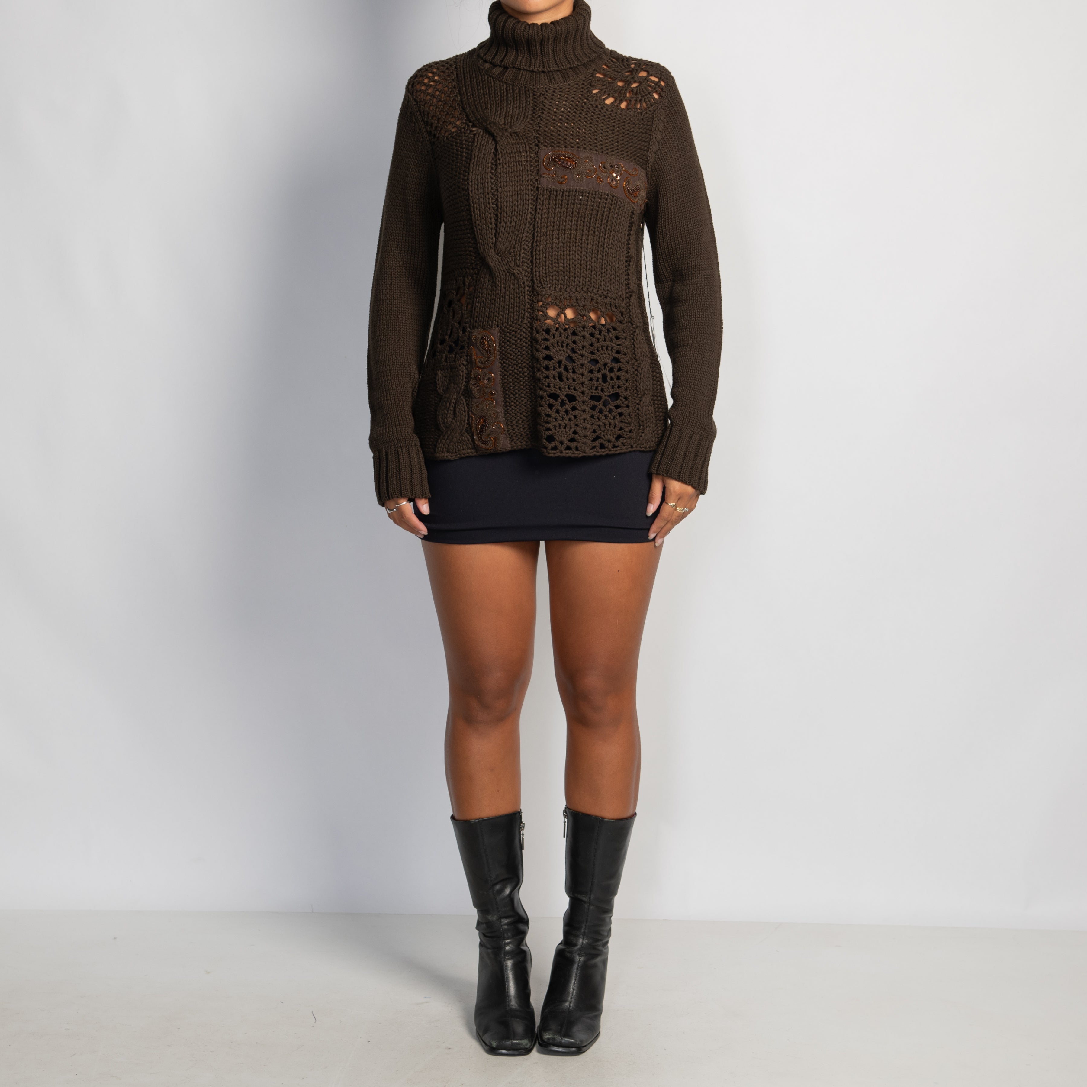 BROWN TURTLENECK SWEATER