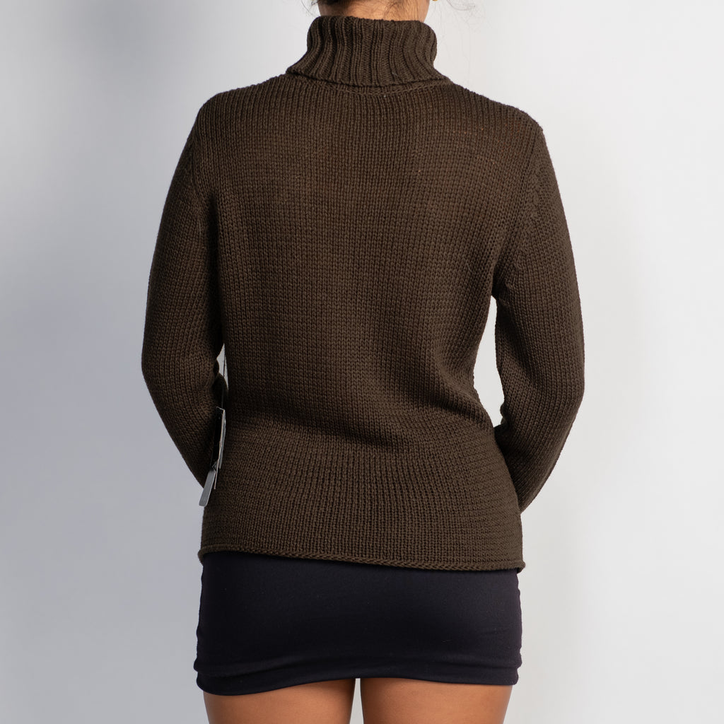 BROWN TURTLENECK SWEATER
