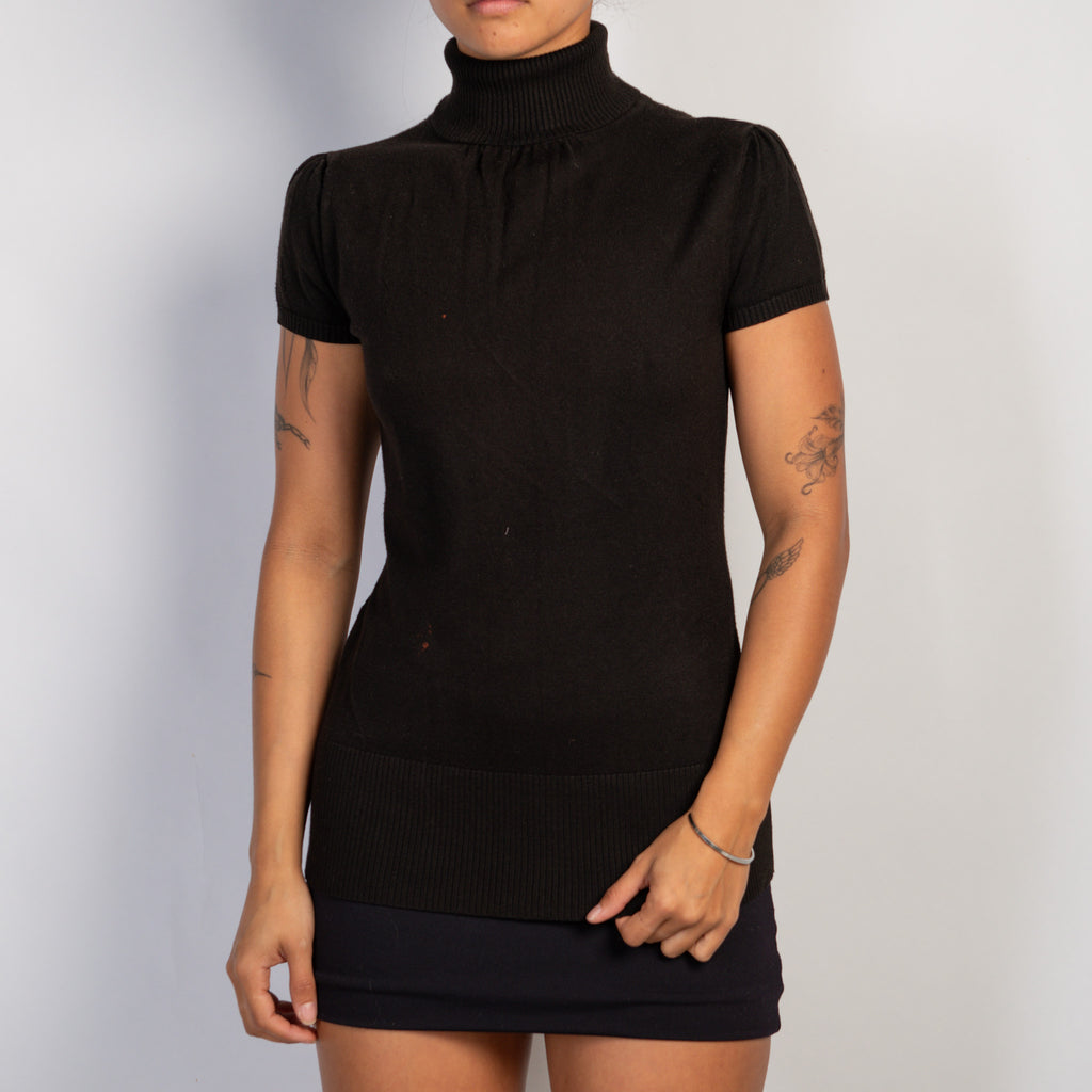 BLACK TURTLENECK KNIT TOP