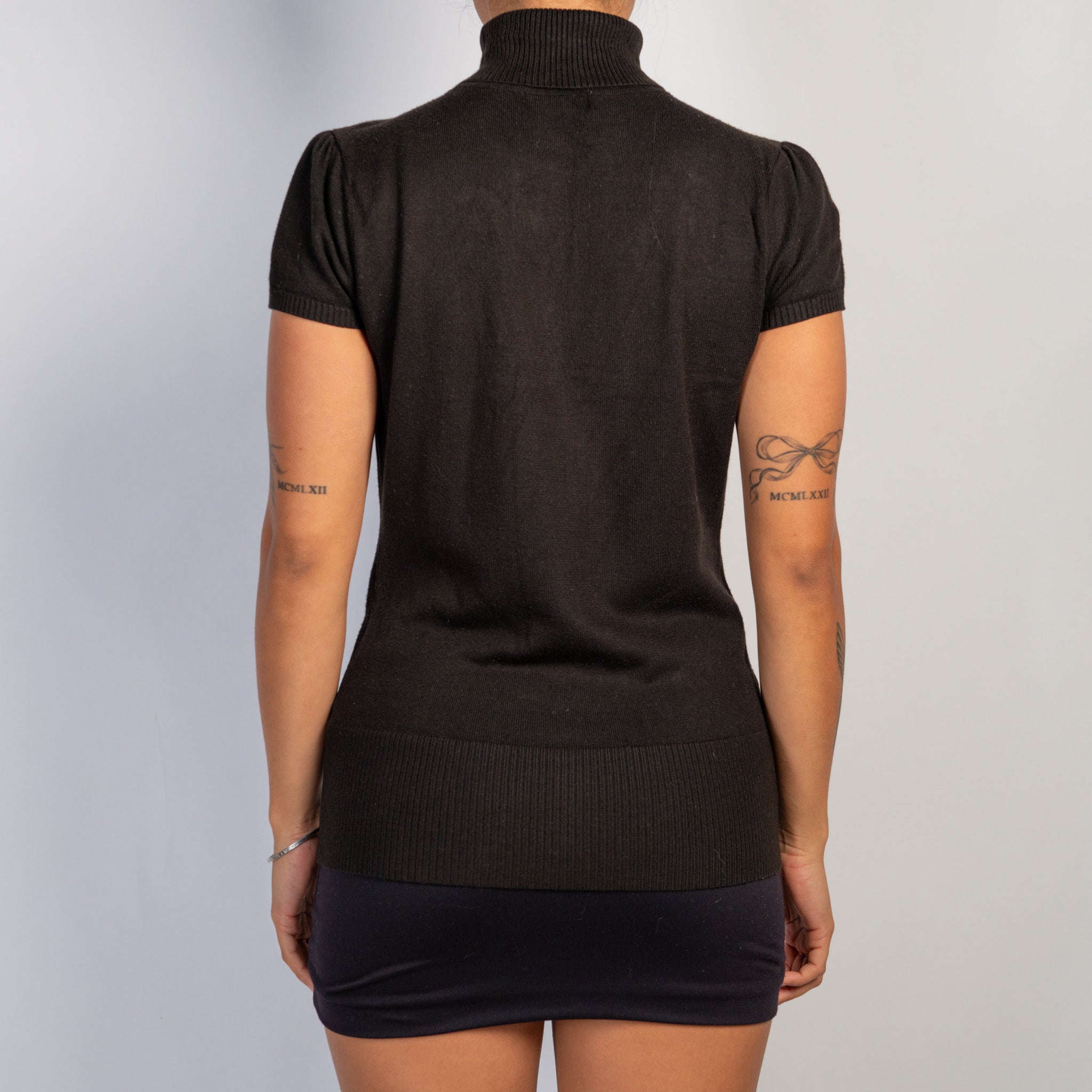 BLACK TURTLENECK KNIT TOP