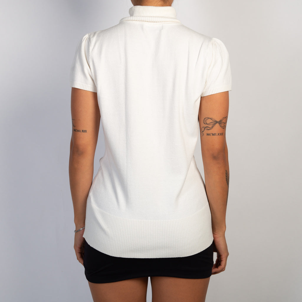 WHITE TURTLENECK KNIT TOP