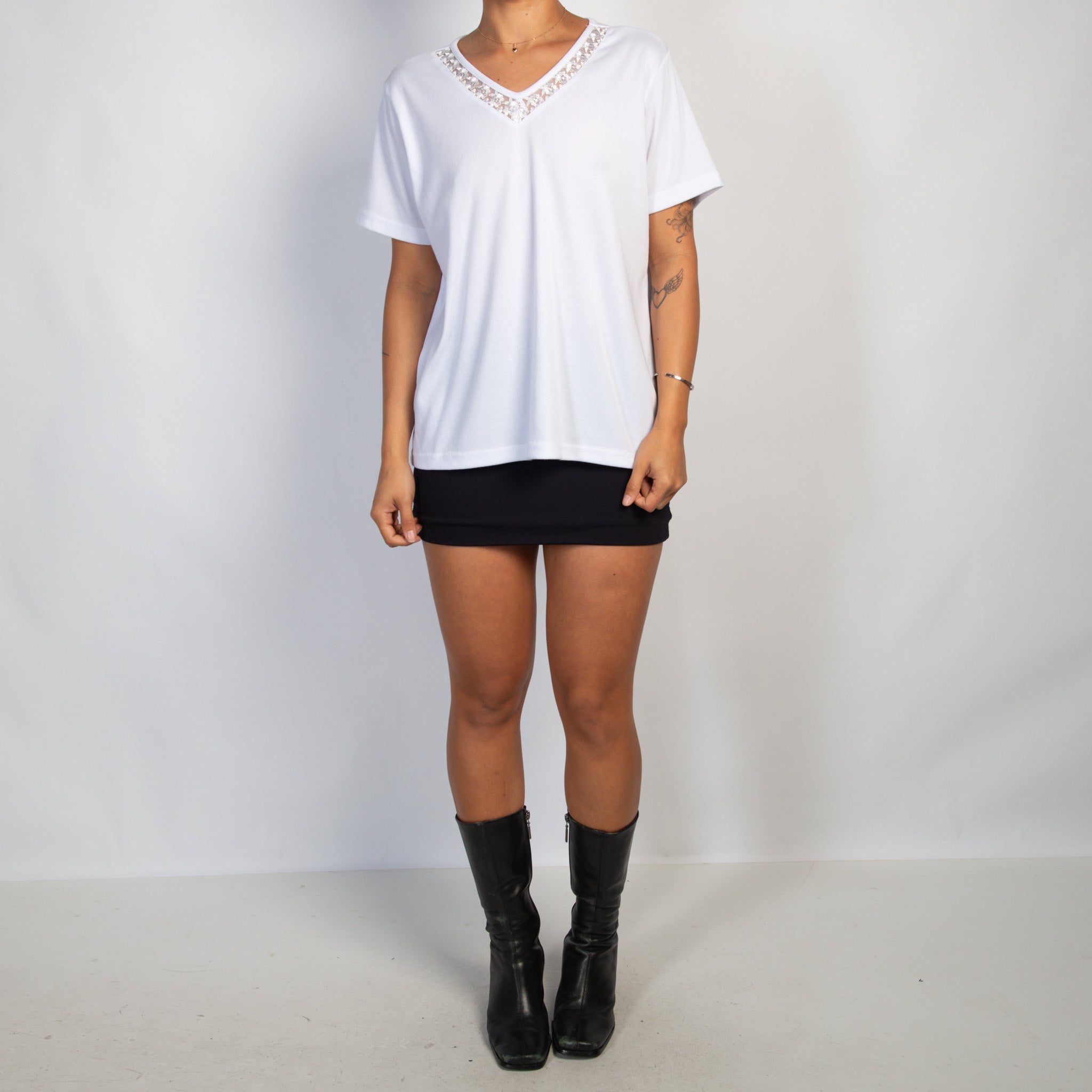 WHITE V NECK TOP