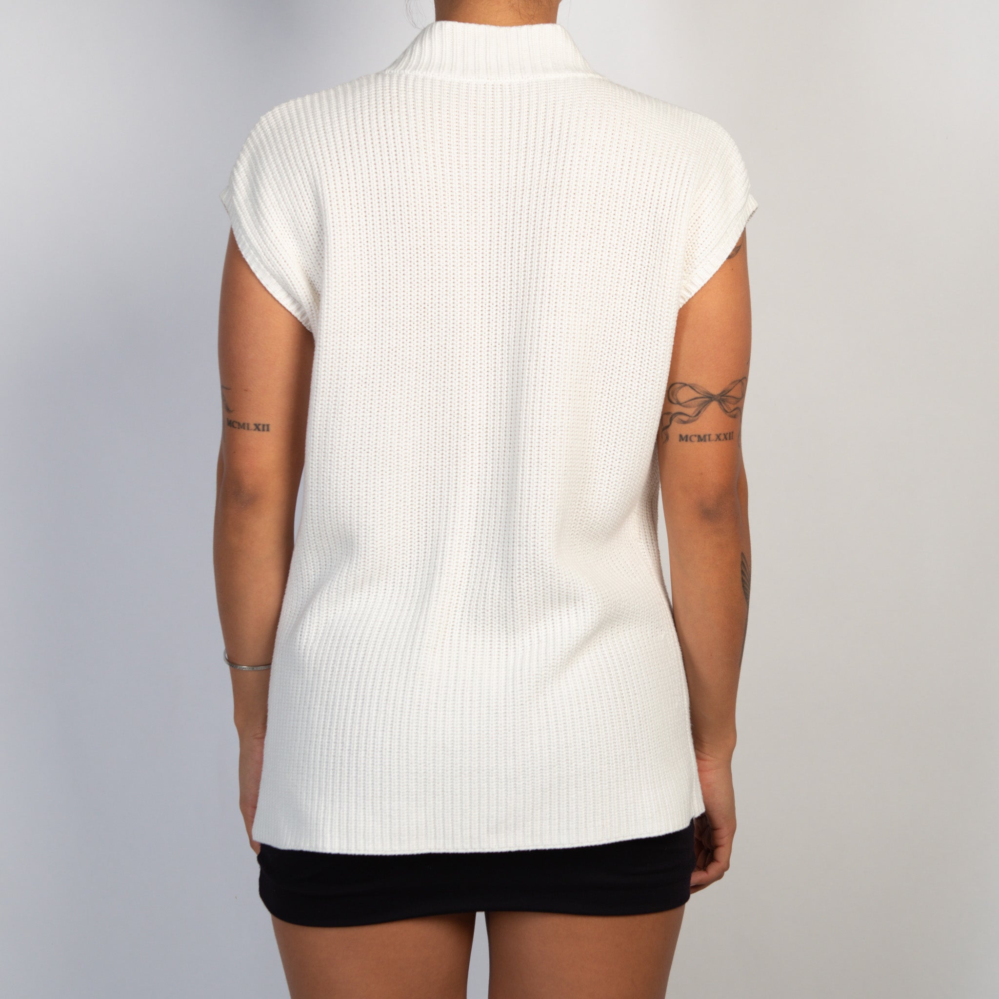 WHITE KNIT TIE FRONT TOP
