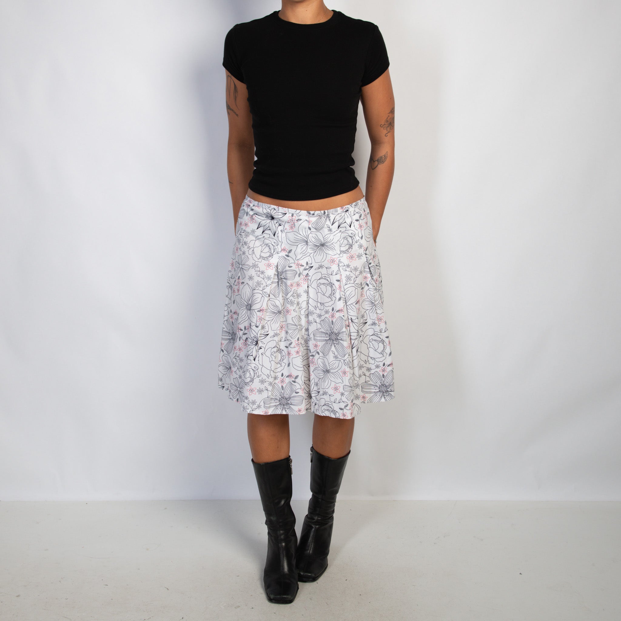WHITE FLORAL SKIRT