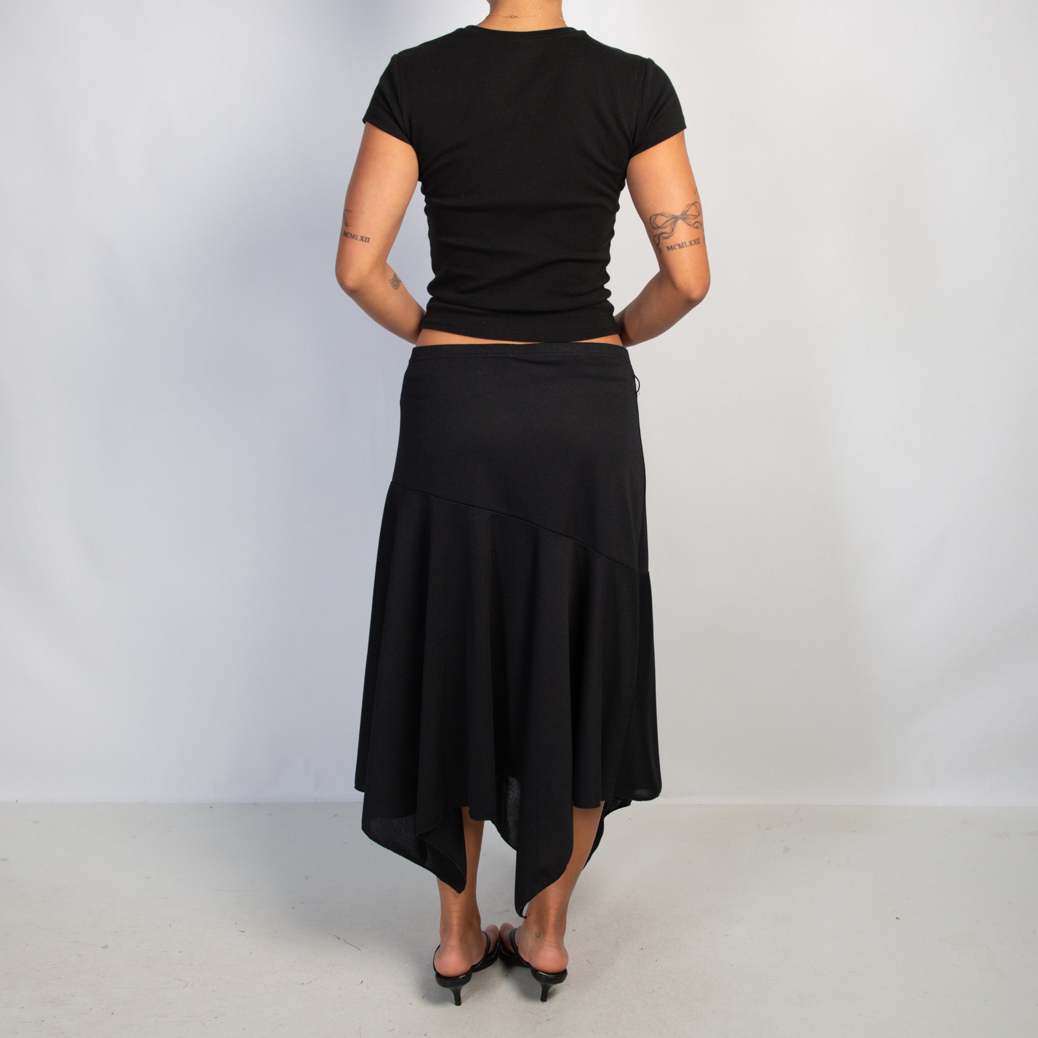 BLACK LONGLINE SKIRT