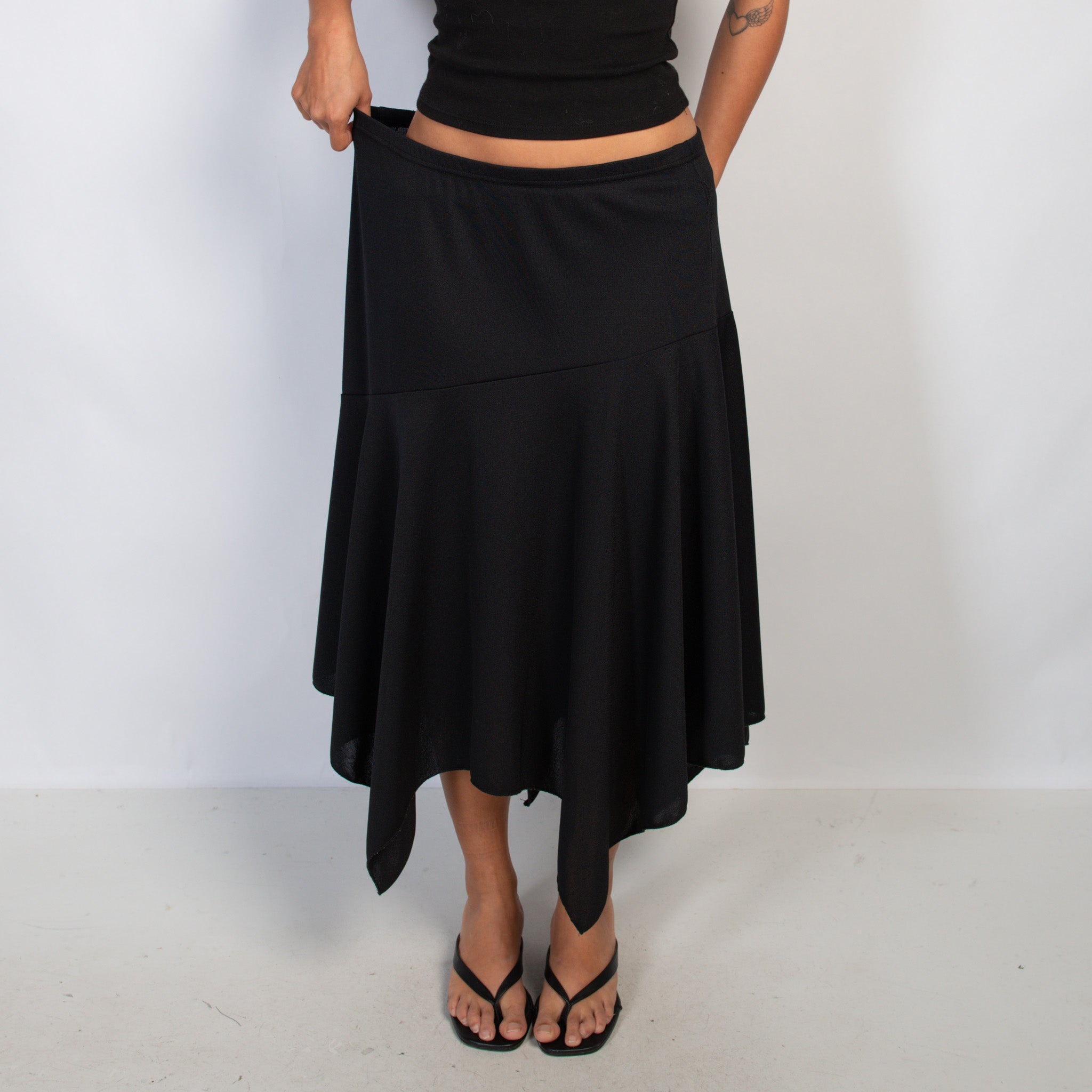 BLACK LONGLINE SKIRT