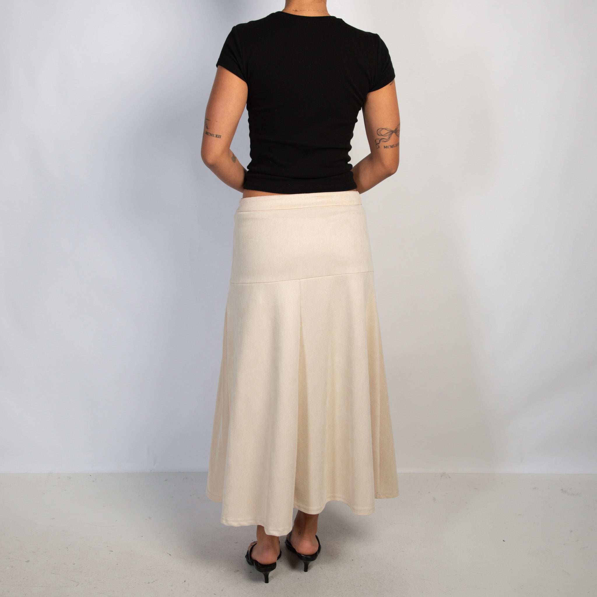 CREAM LONGLINE SKIRT
