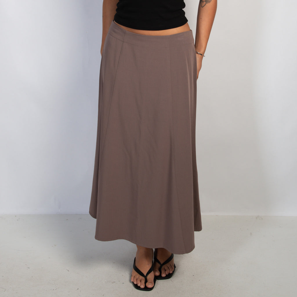 TAUPE LONGLINE SKIRT