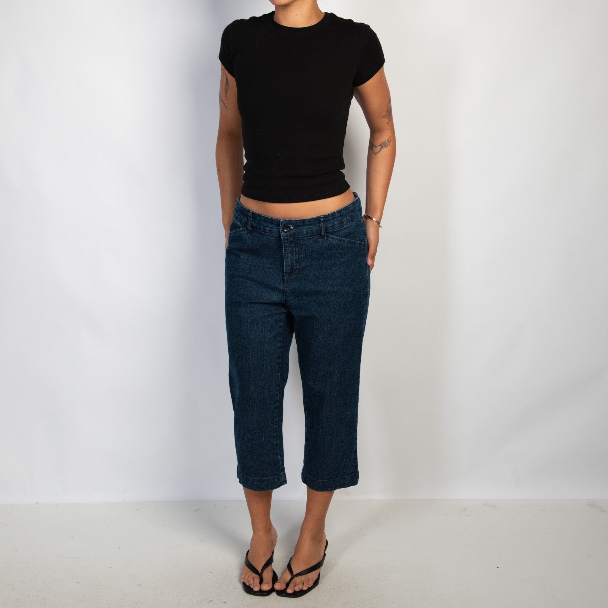 DARK DENIM CAPRI JEANS