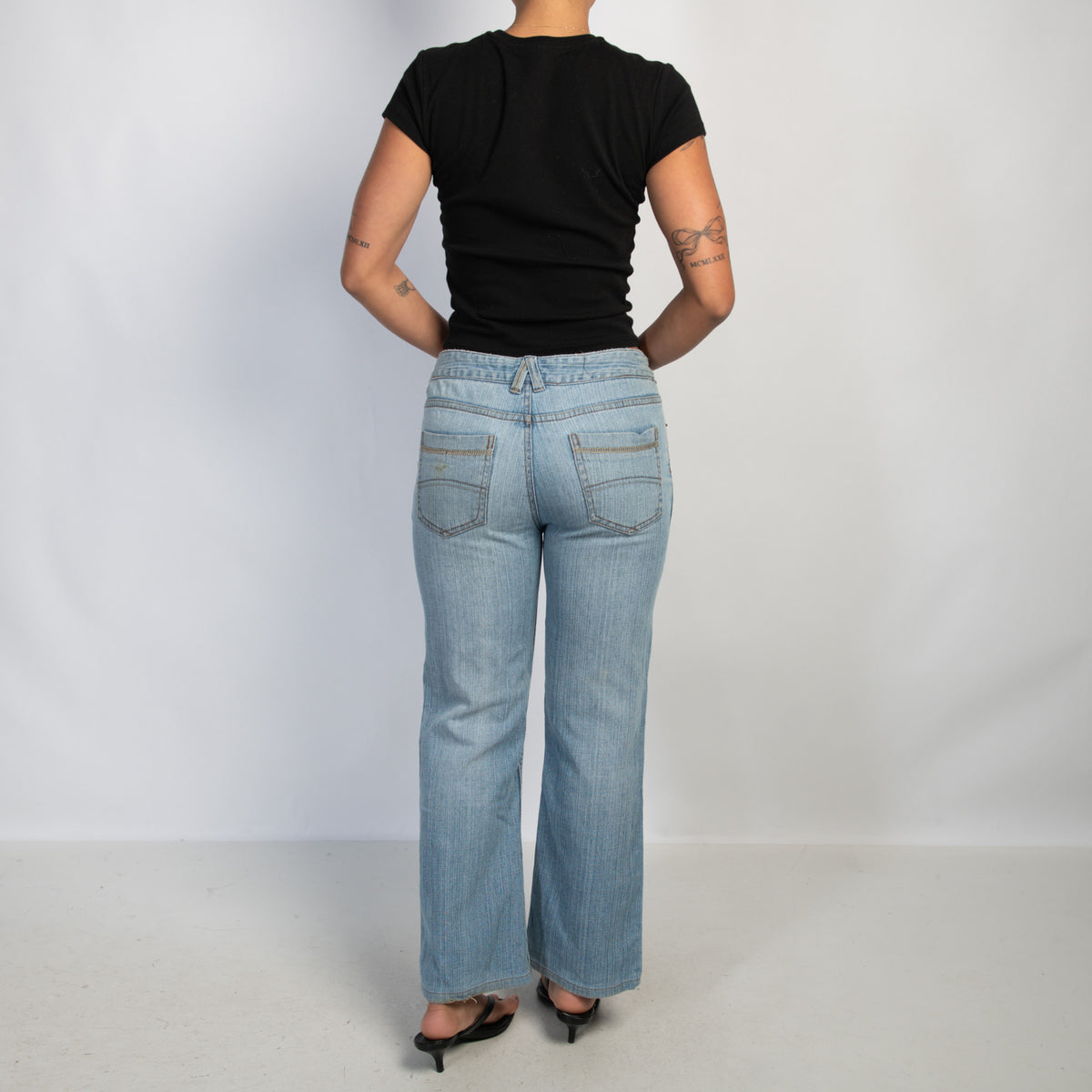 LIGHT BOOTCUT DENIM JEANS