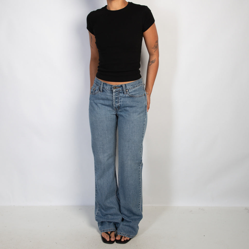 MID WASH BOOTCUT JEANS