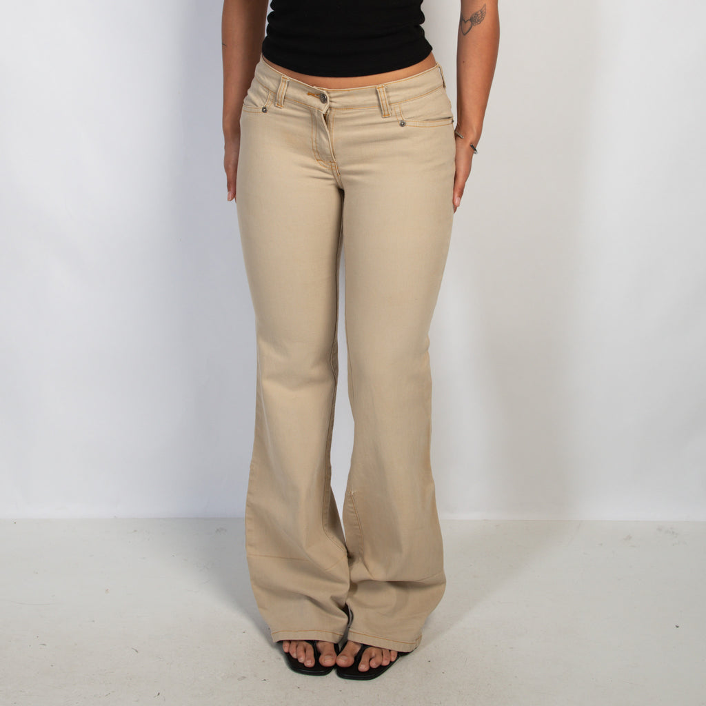 BEIGE FLARE JEANS