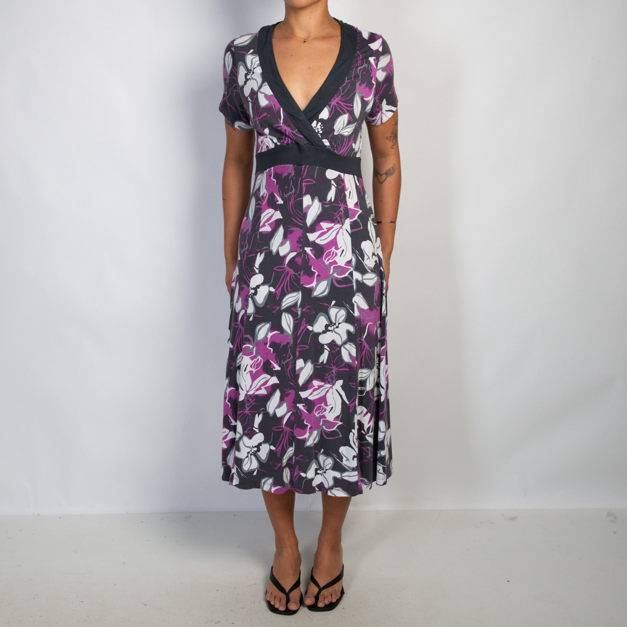 FLORAL STRETCH MIDI DRESS