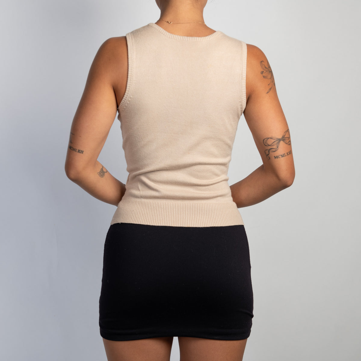 BEIGE KNIT SLEEVELESS TOP