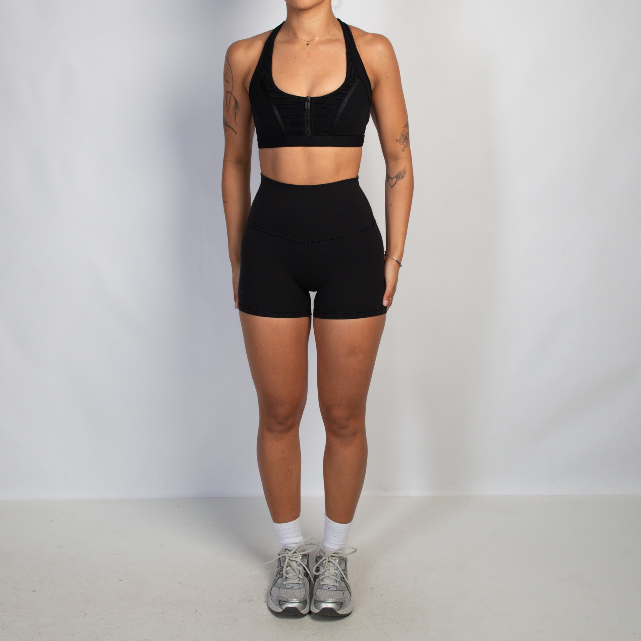 BLACK ZIP SPORTS BRA