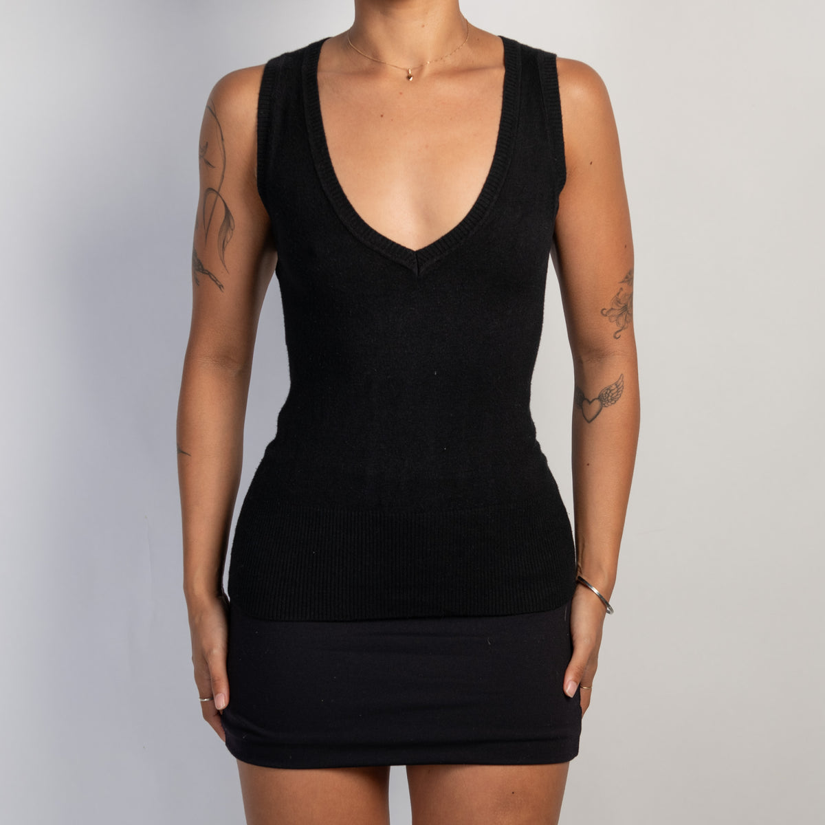 BLACK KNIT VEST TOP
