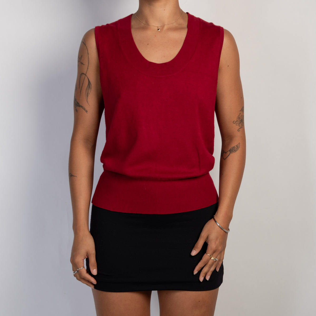RED KNIT VEST TOP