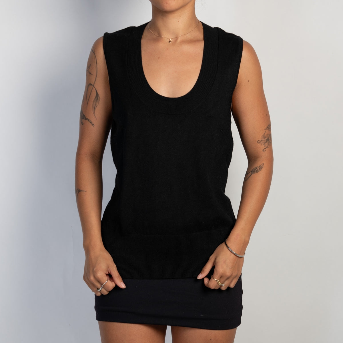 BLACK KNIT VEST TOP