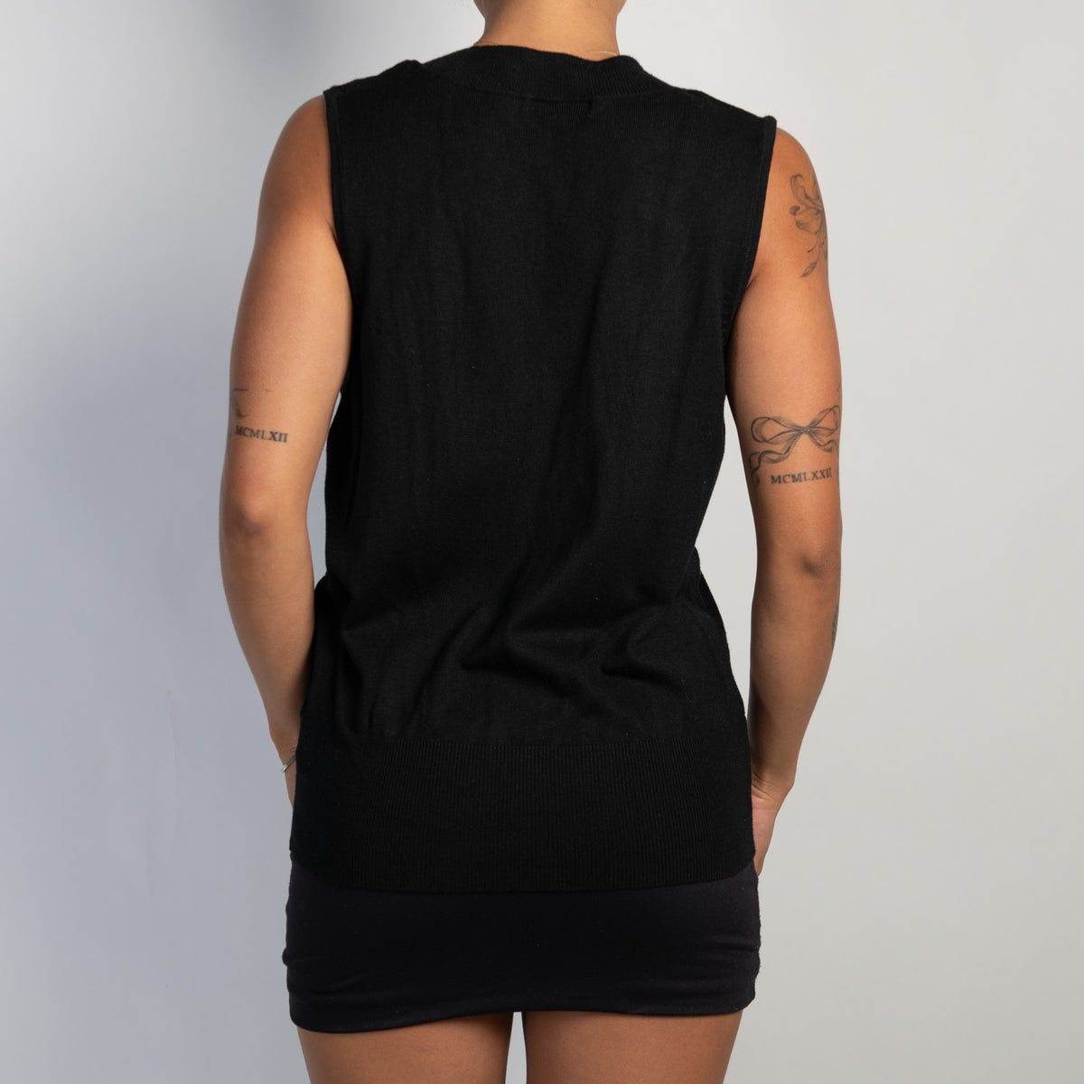 BLACK KNIT VEST TOP