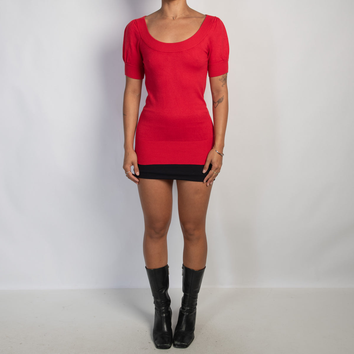 RED KNIT SCOOP TOP