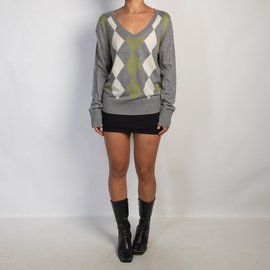 GREY ARGYLE KNIT TOP